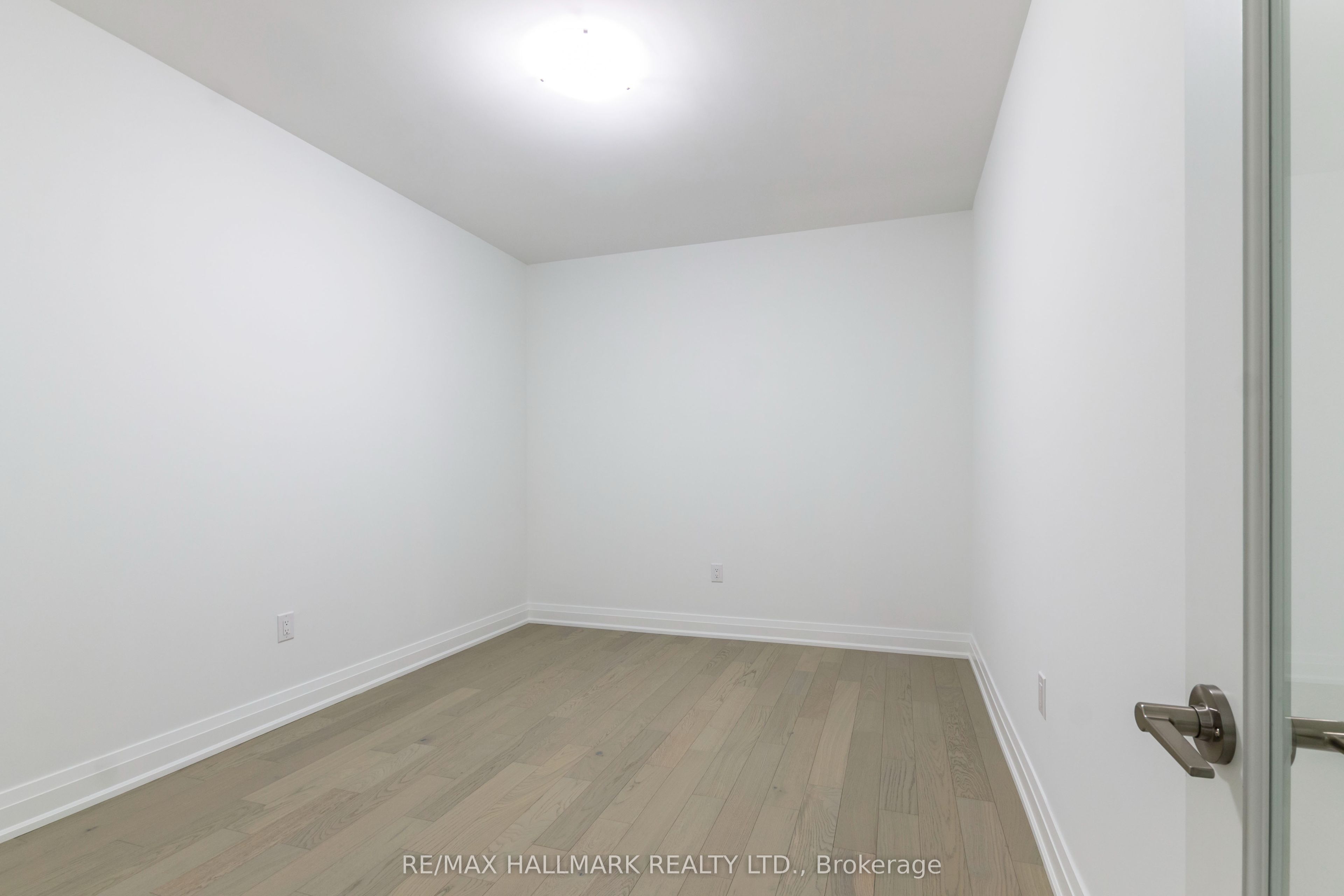 71 Wyndham Street S 701 Property Photo 7