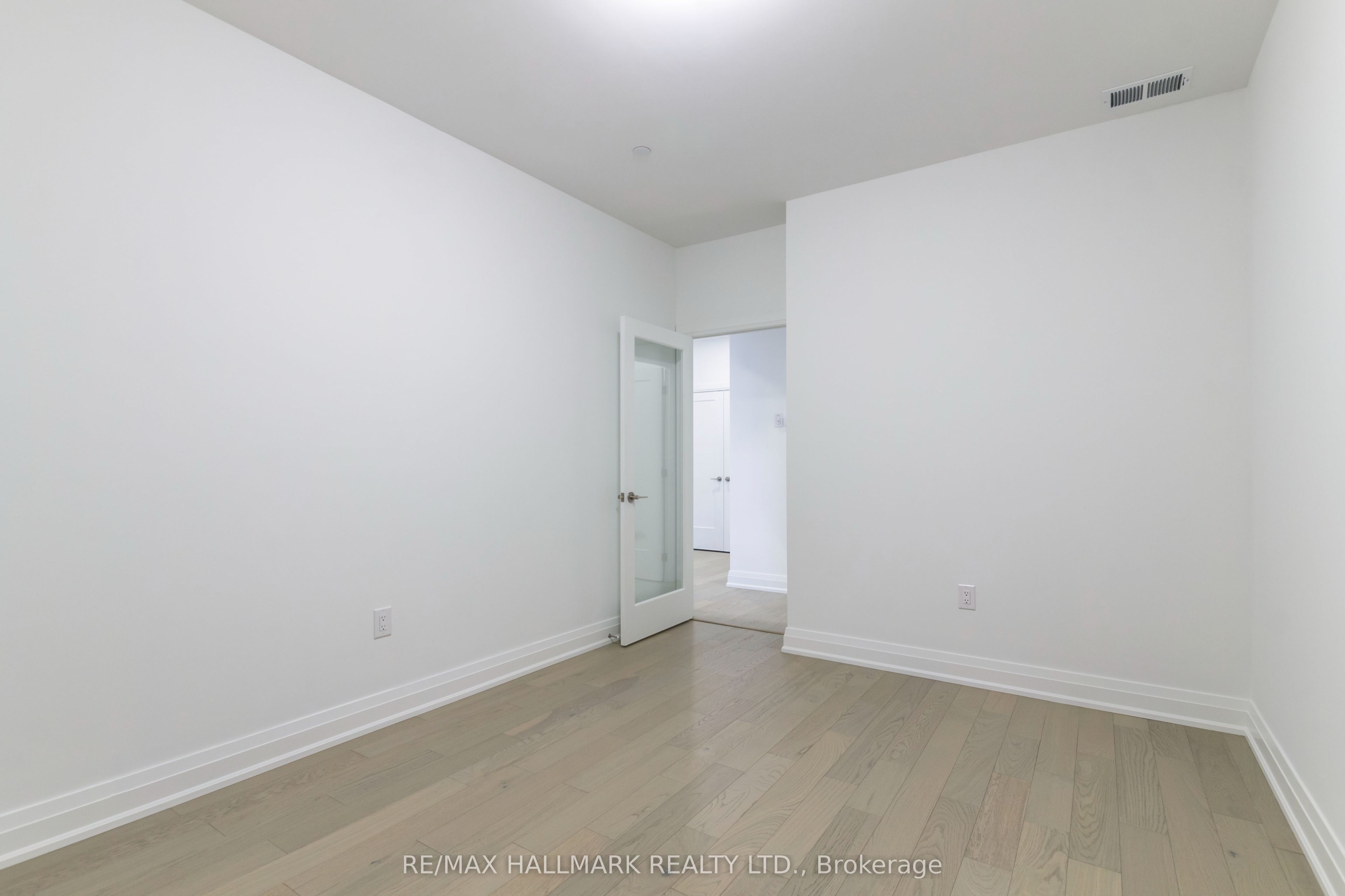 71 Wyndham Street S 701 Property Photo 8