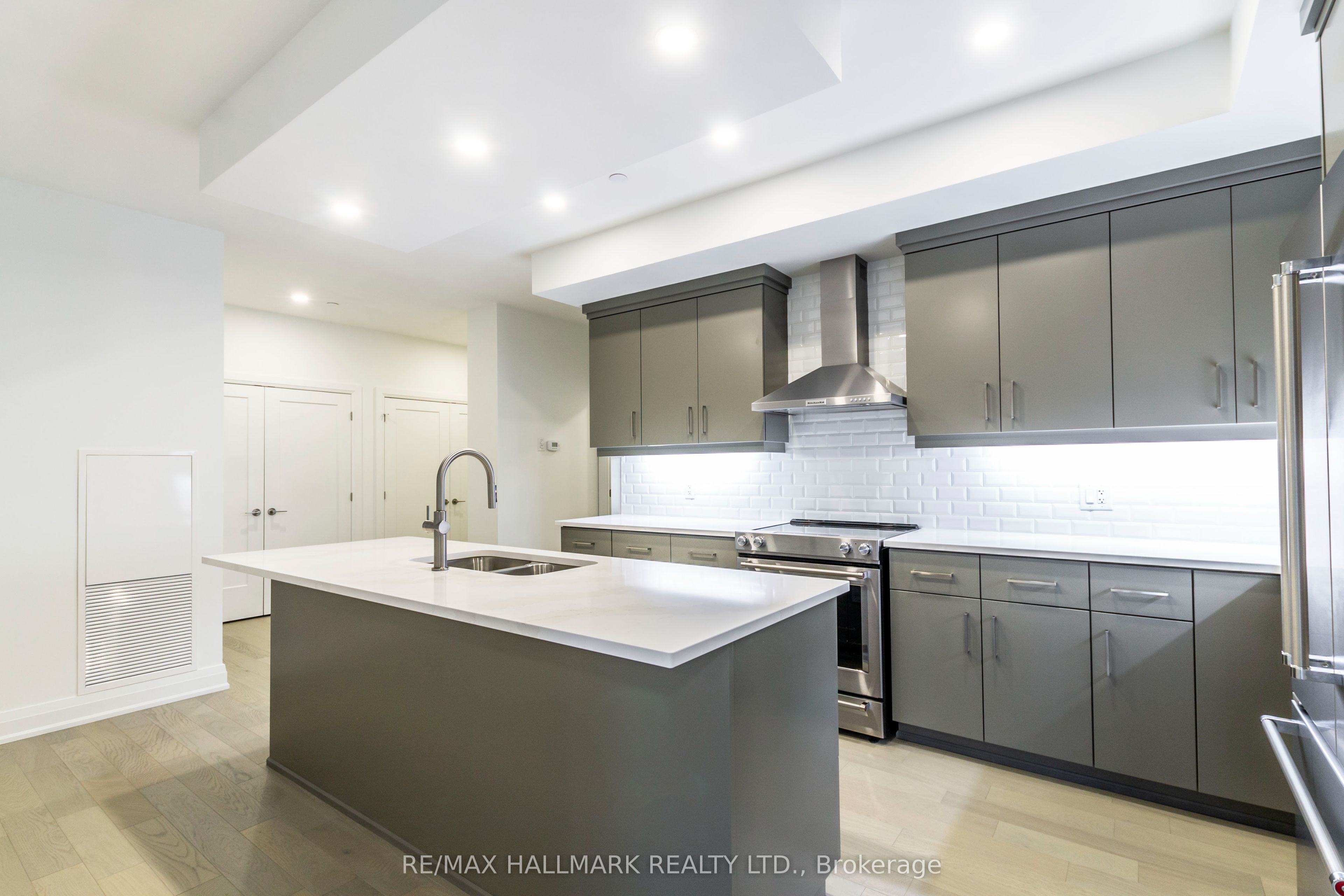71 Wyndham Street S 701 Property Photo 11