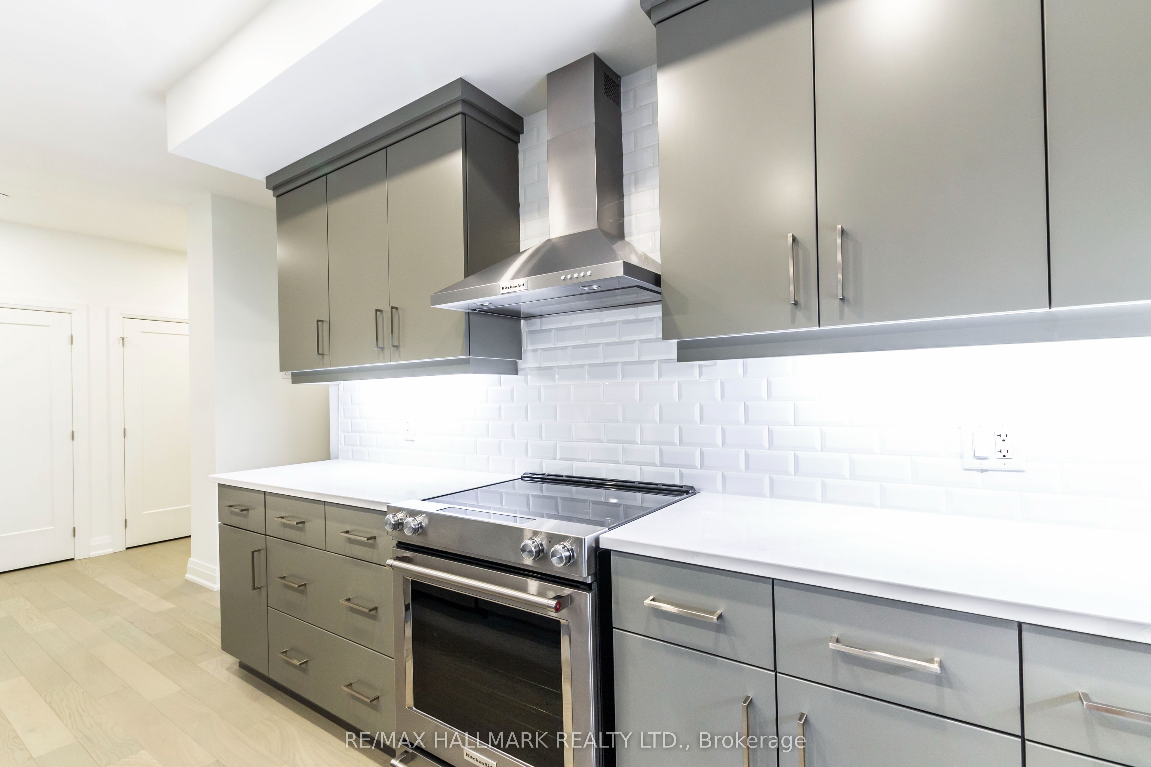 71 Wyndham Street S 701 Property Photo 12