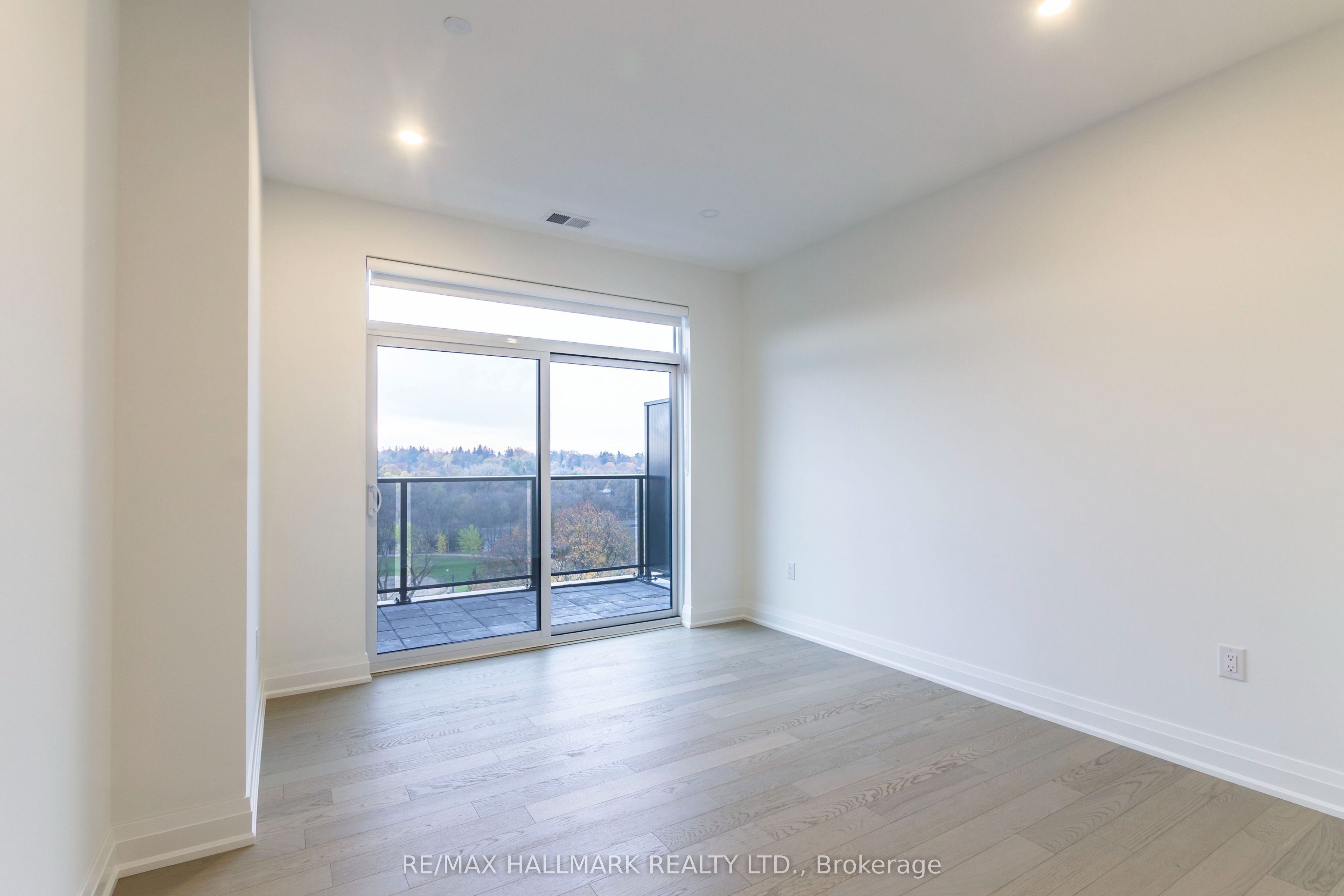 71 Wyndham Street S 701 Property Photo 14