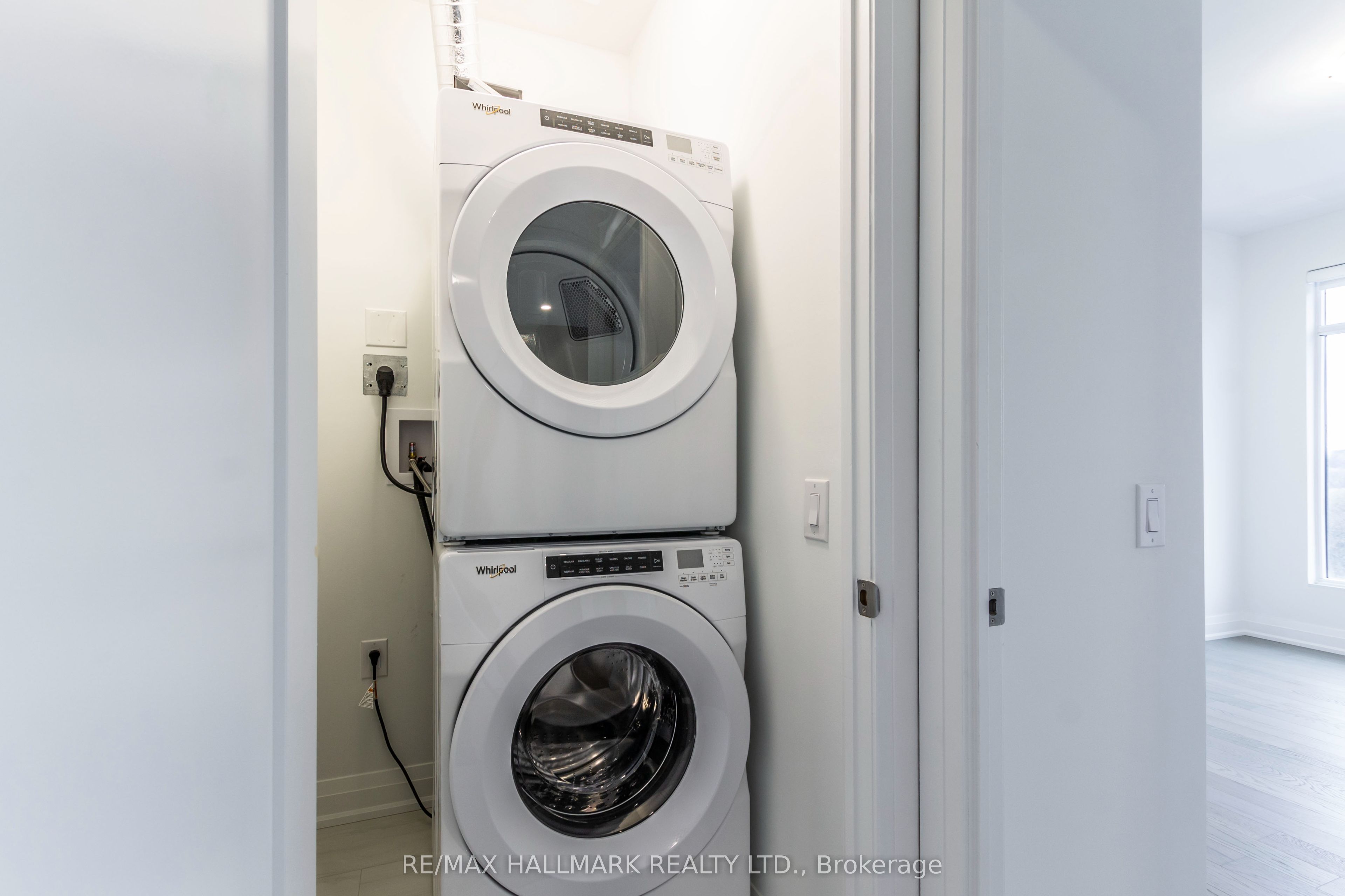 71 Wyndham Street S 701 Property Photo 21