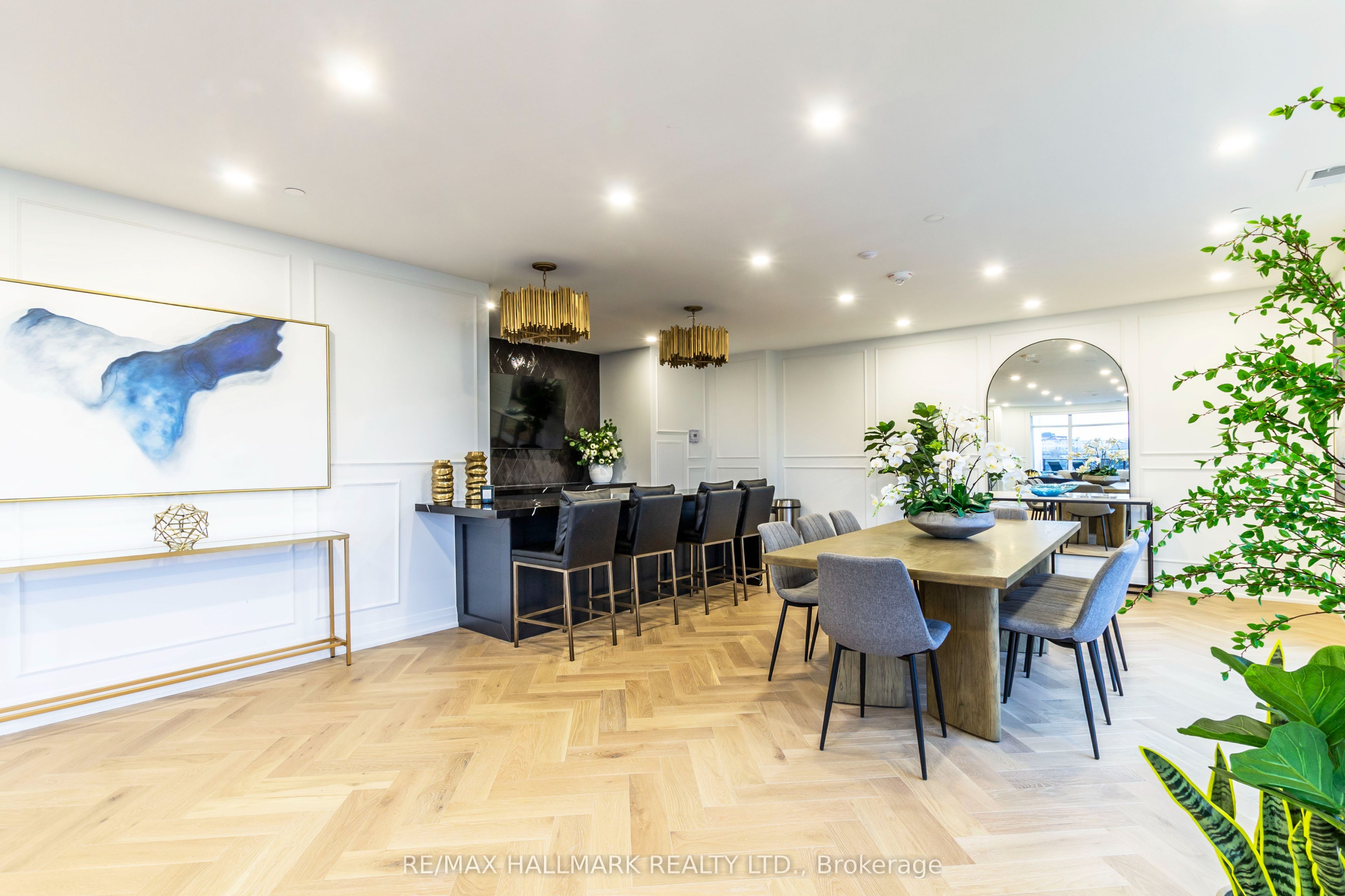 71 Wyndham Street S 701 Property Photo 30