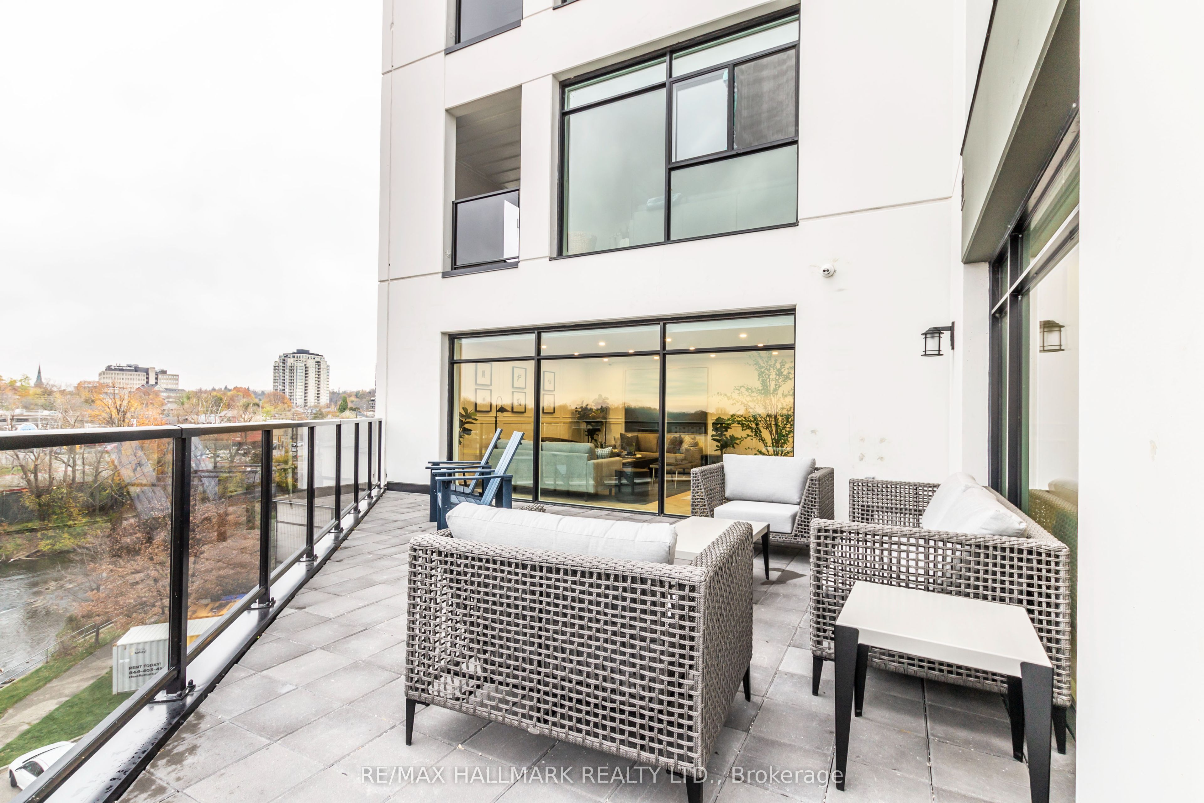 71 Wyndham Street S 701 Property Photo 32