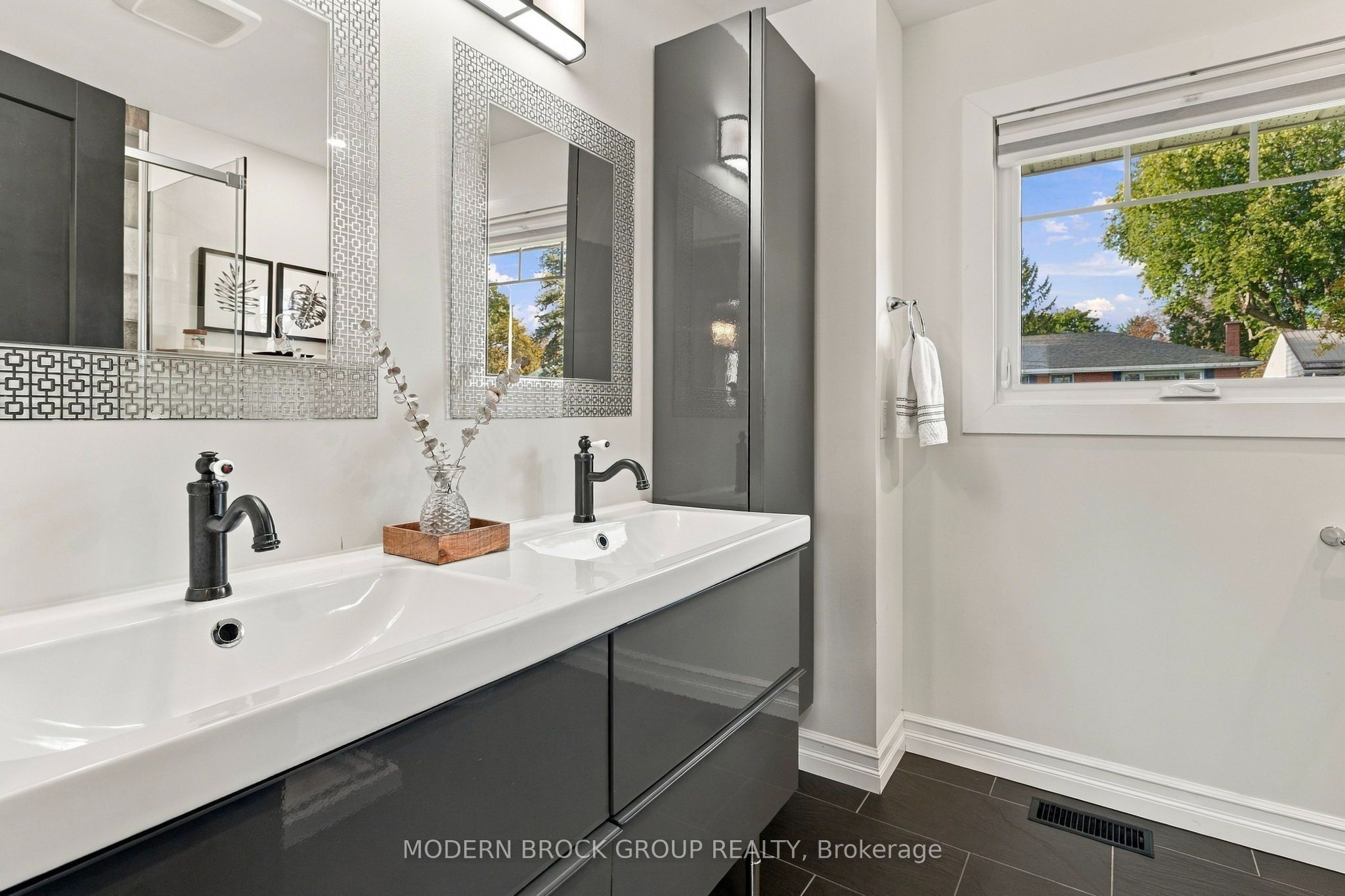 10 Manor Drive Property Photo 32