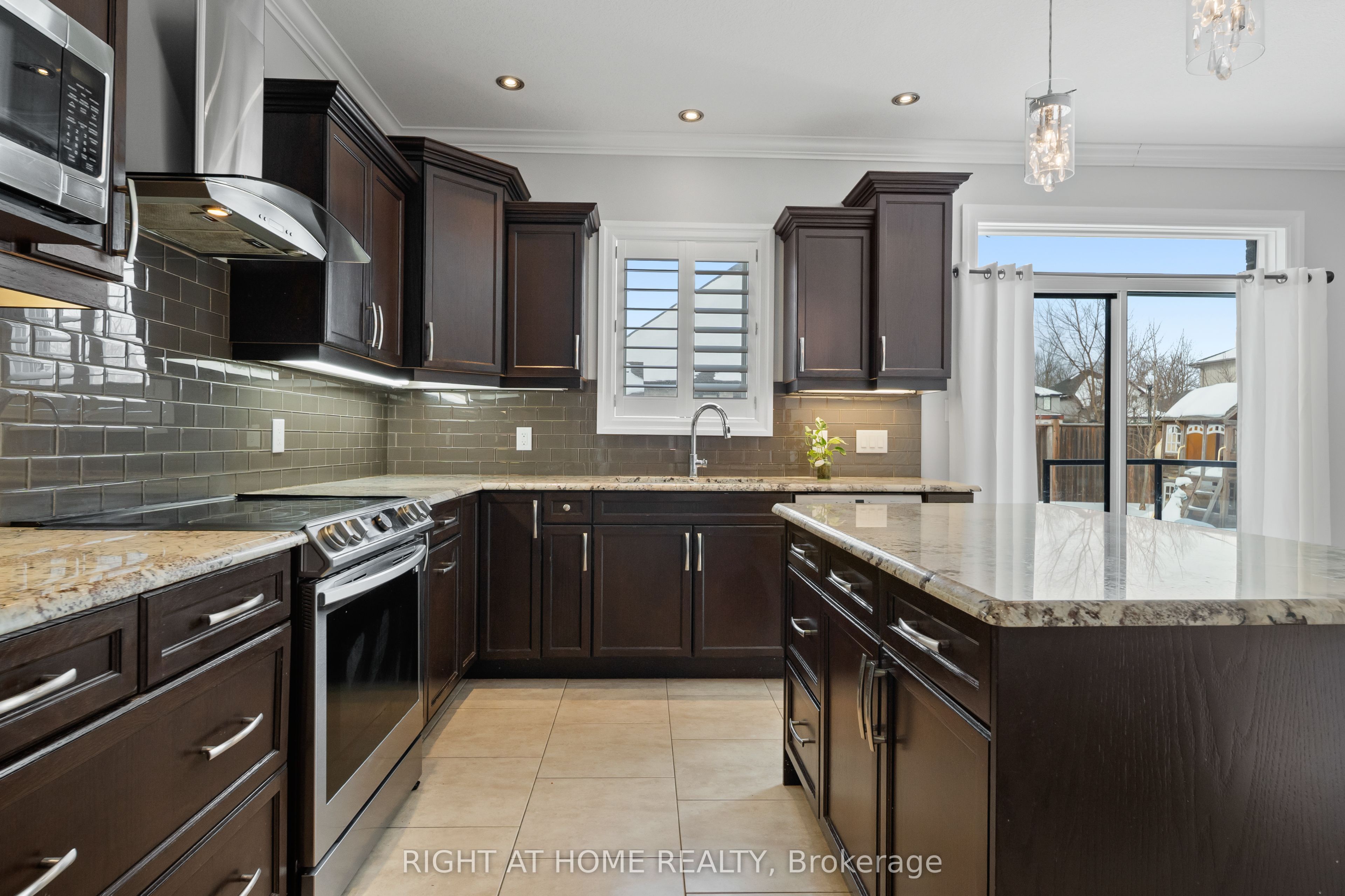 6540 Upper Canada Cross Property Photo 11