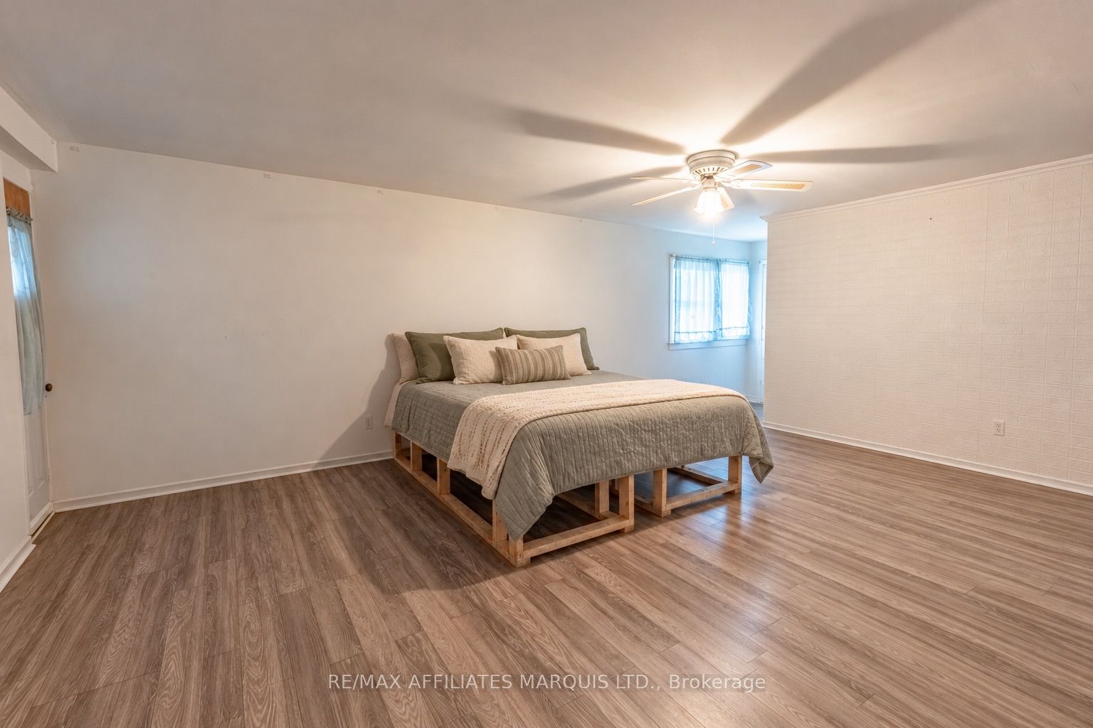 60 Maple Street Property Photo 8
