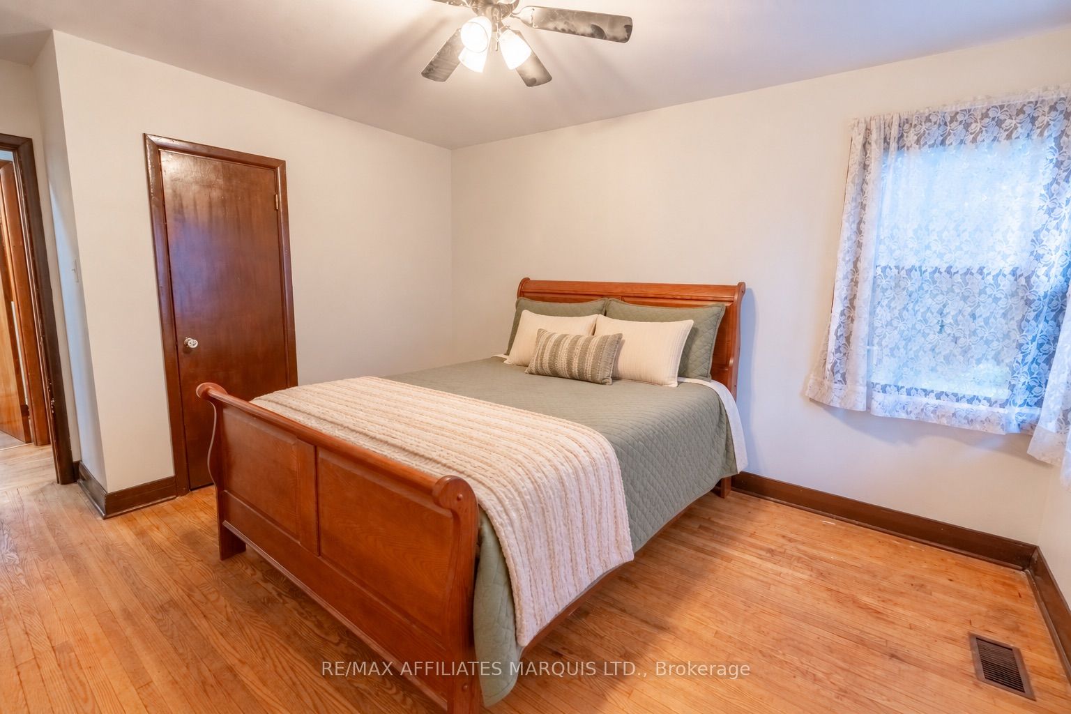60 Maple Street Property Photo 12