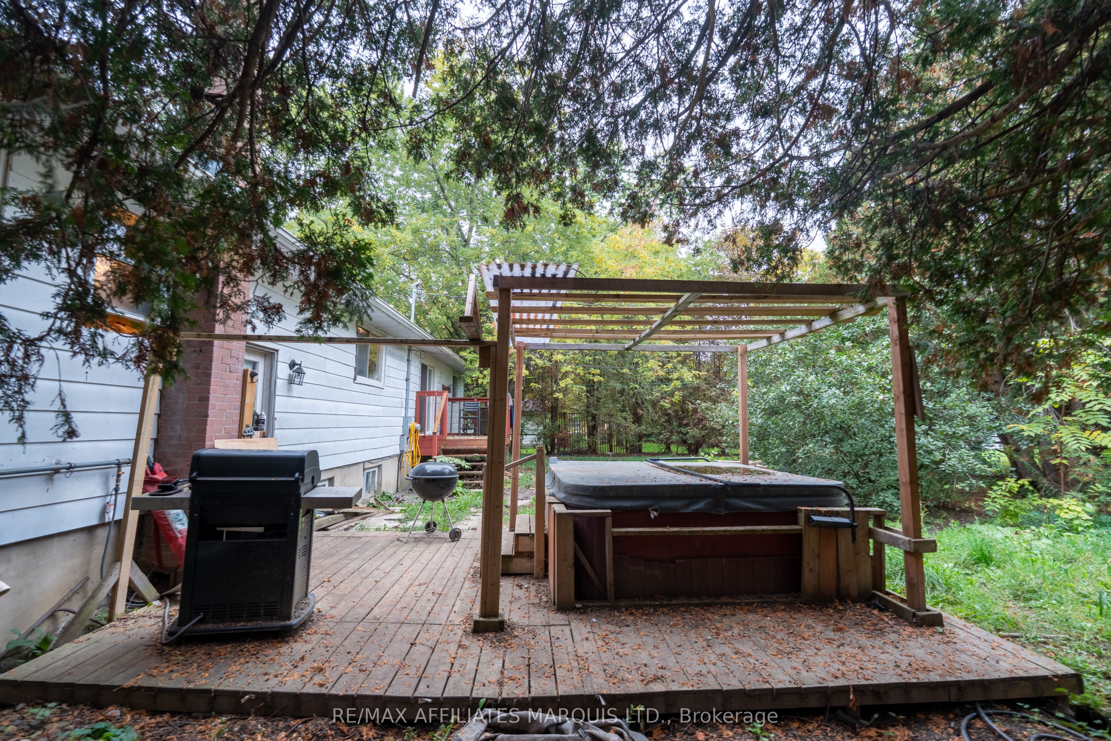 60 Maple Street Property Photo 17