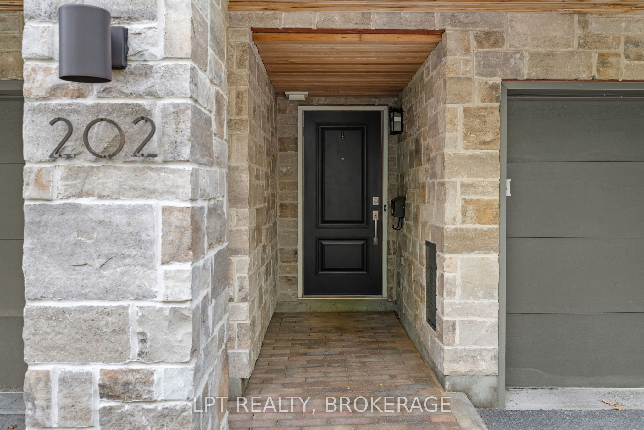 202 Dalkeith Private Property Photo 2