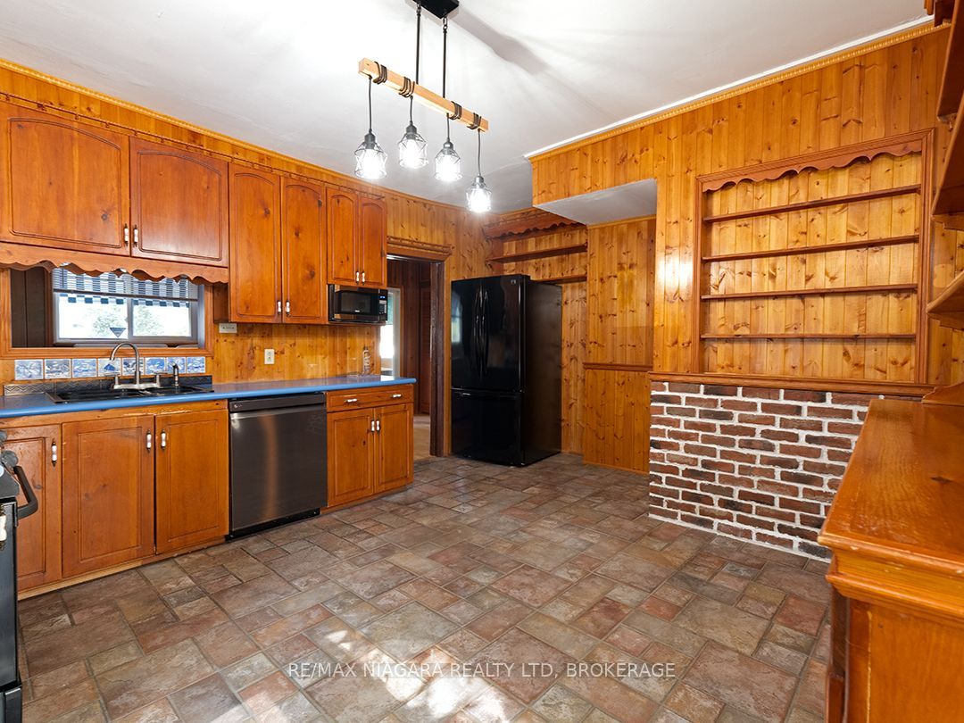 632 King Street Property Photo 10