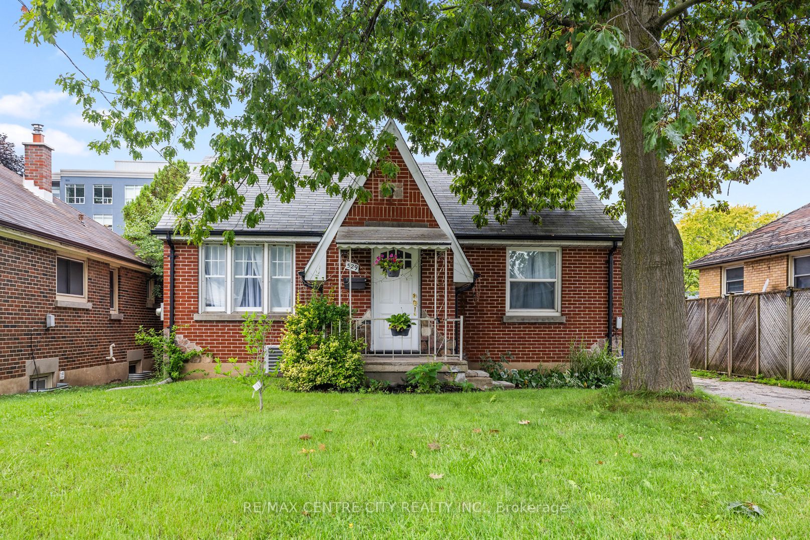 529 Highbury Avenue N Property Photo 1