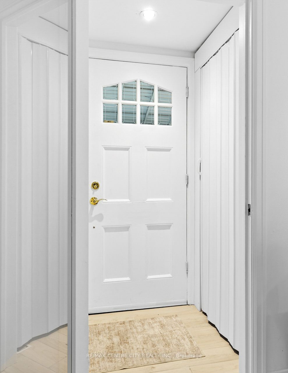 529 Highbury Avenue N Property Photo 3