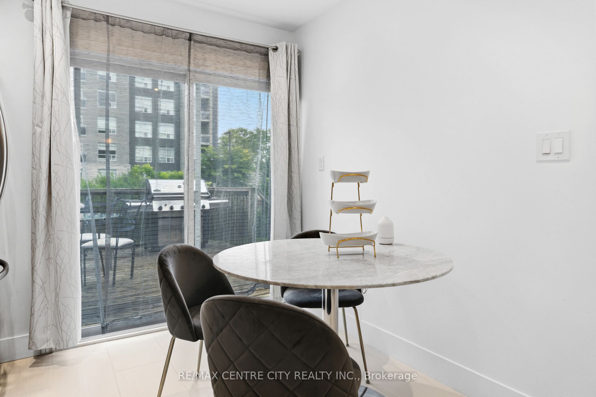 529 Highbury Avenue N Property Photo 12