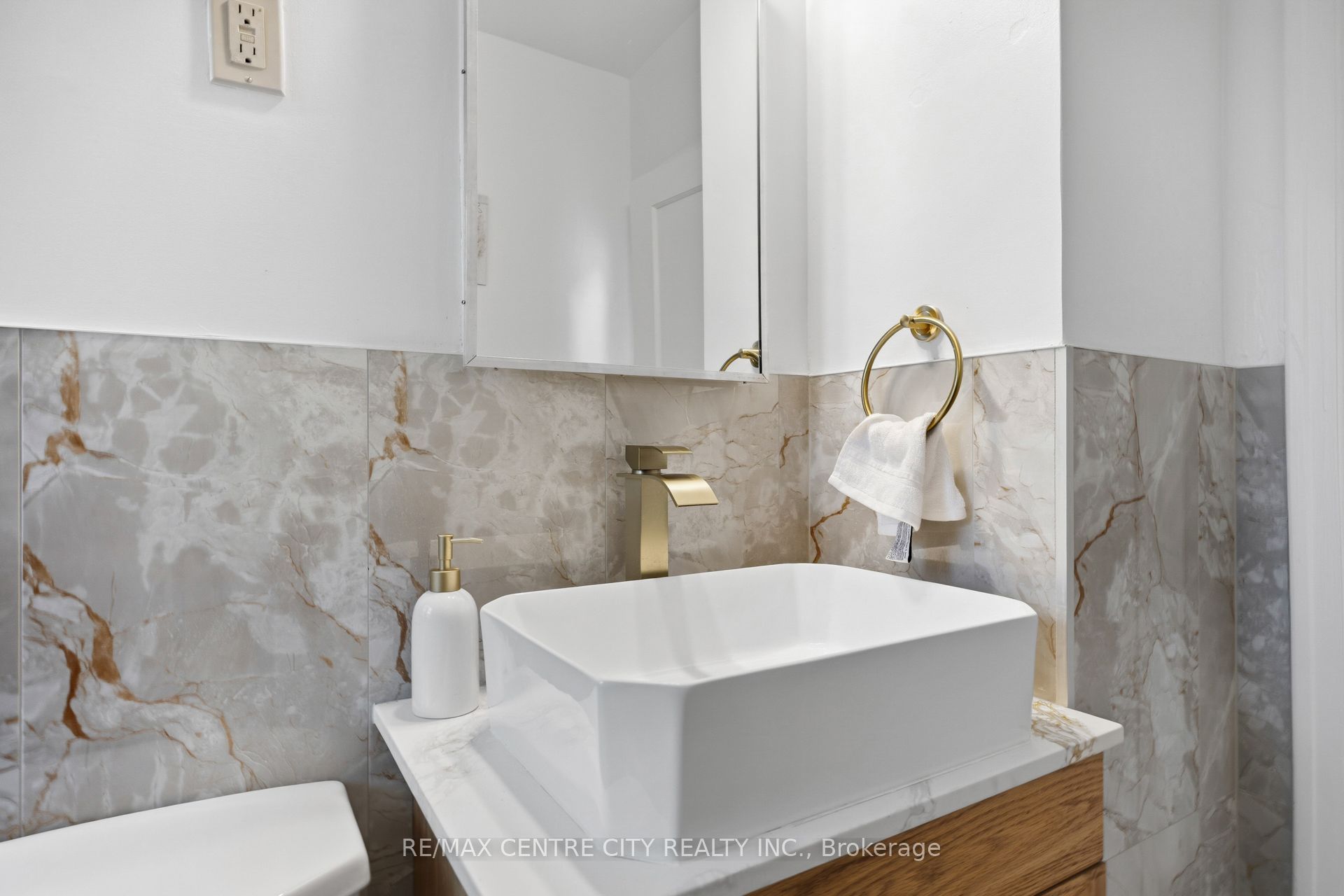 529 Highbury Avenue N Property Photo 15