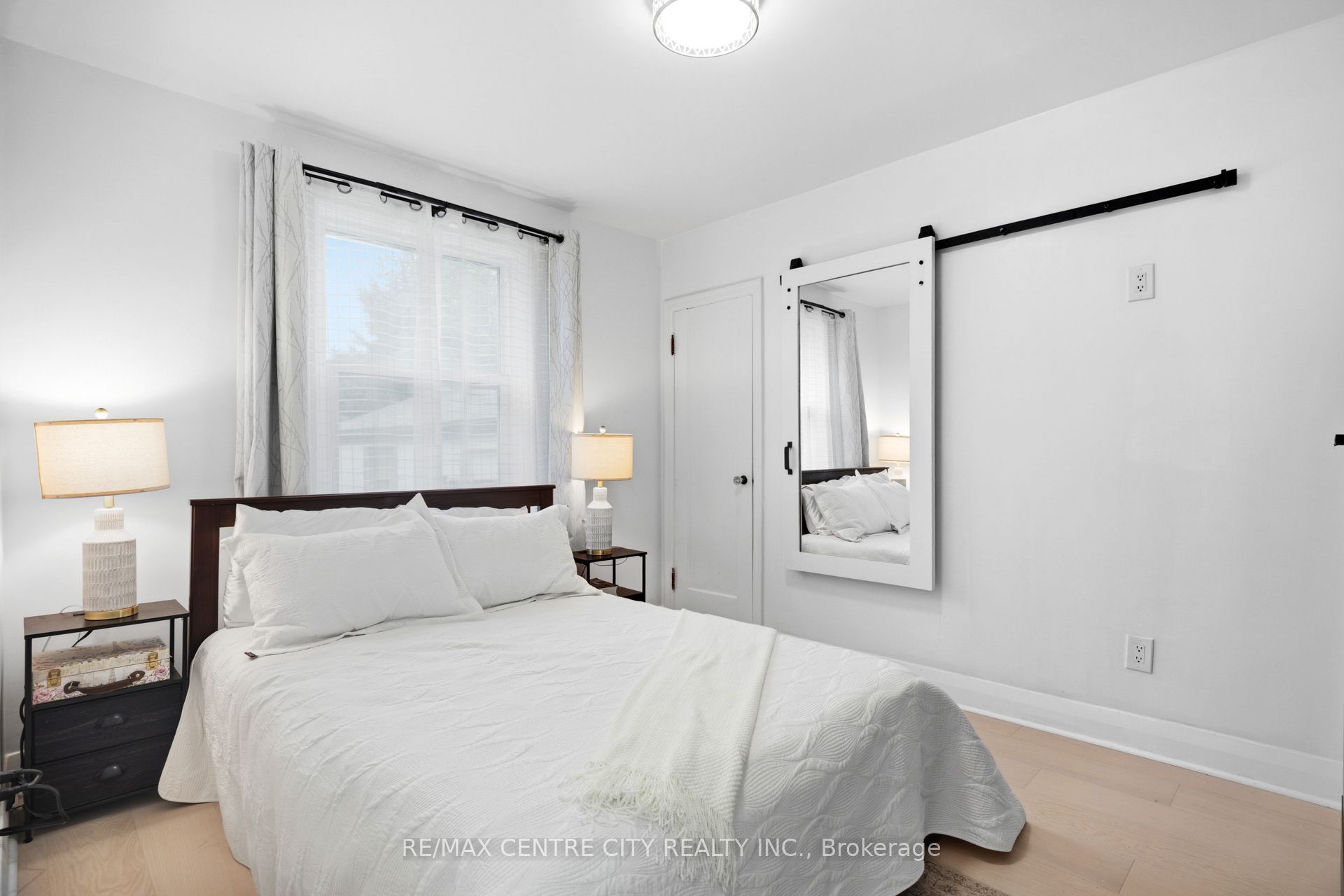 529 Highbury Avenue N Property Photo 18
