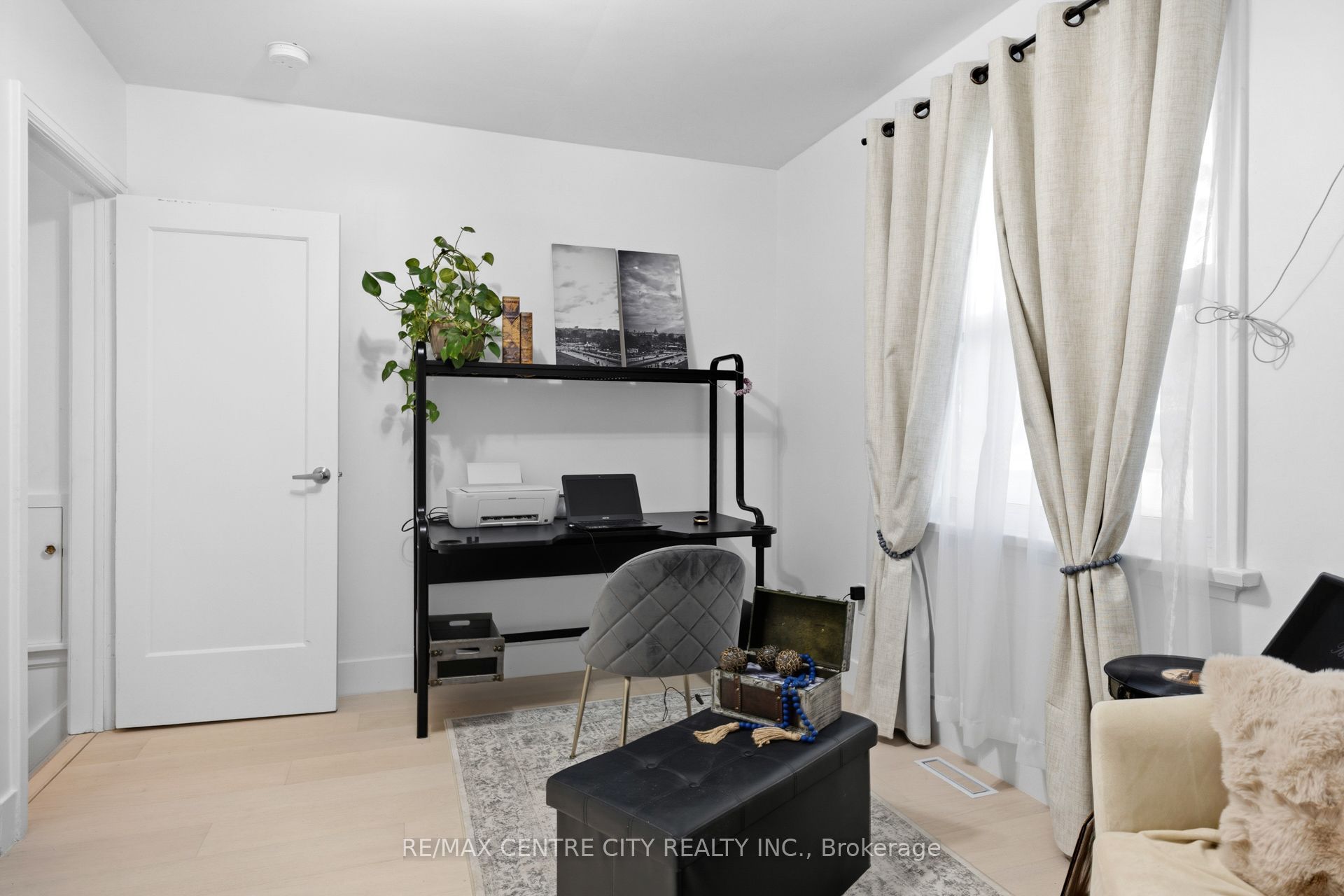 529 Highbury Avenue N Property Photo 19