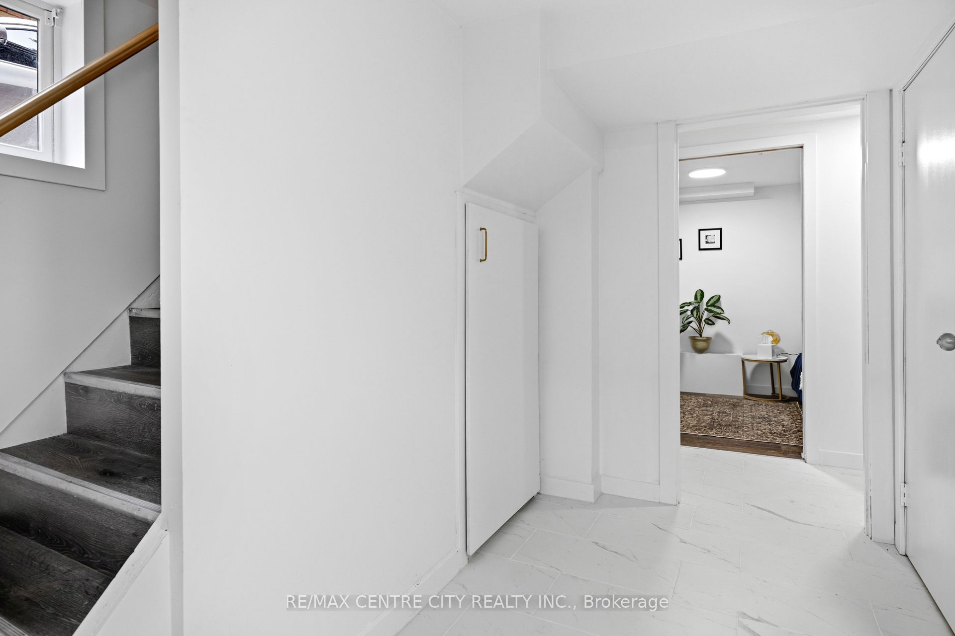 529 Highbury Avenue N Property Photo 25