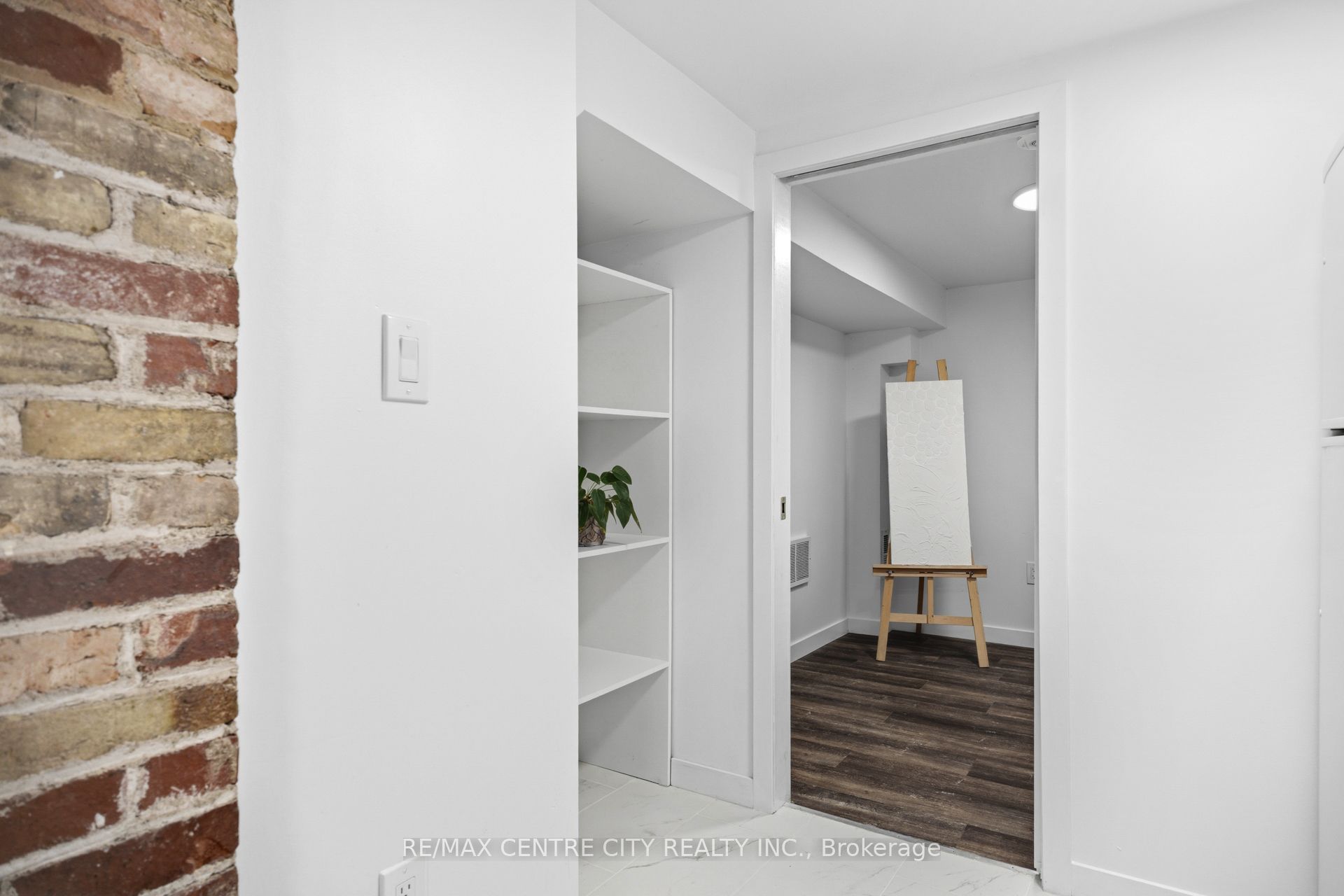 529 Highbury Avenue N Property Photo 27