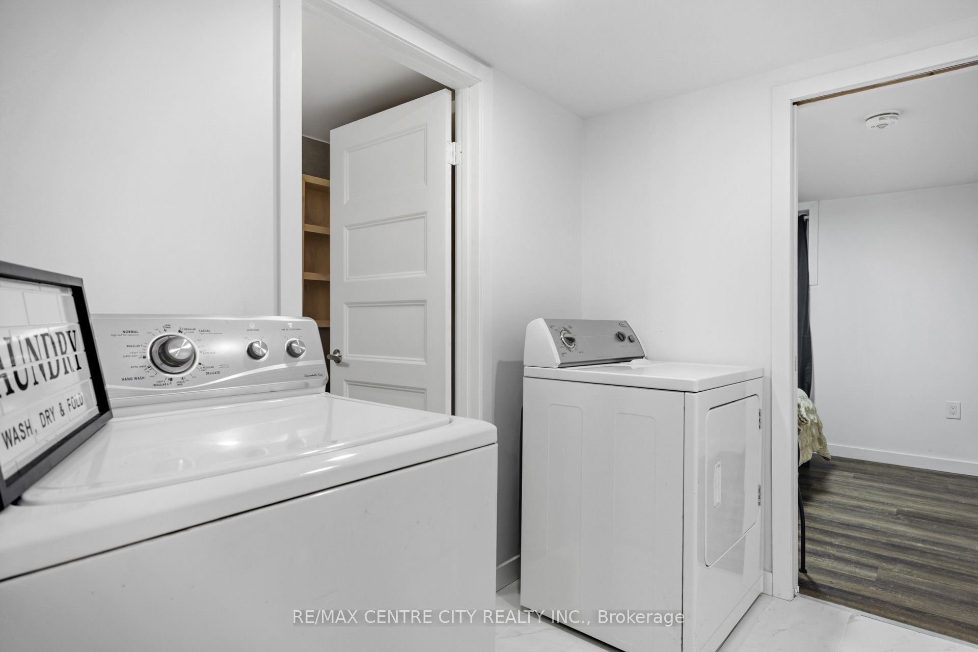 529 Highbury Avenue N Property Photo 33