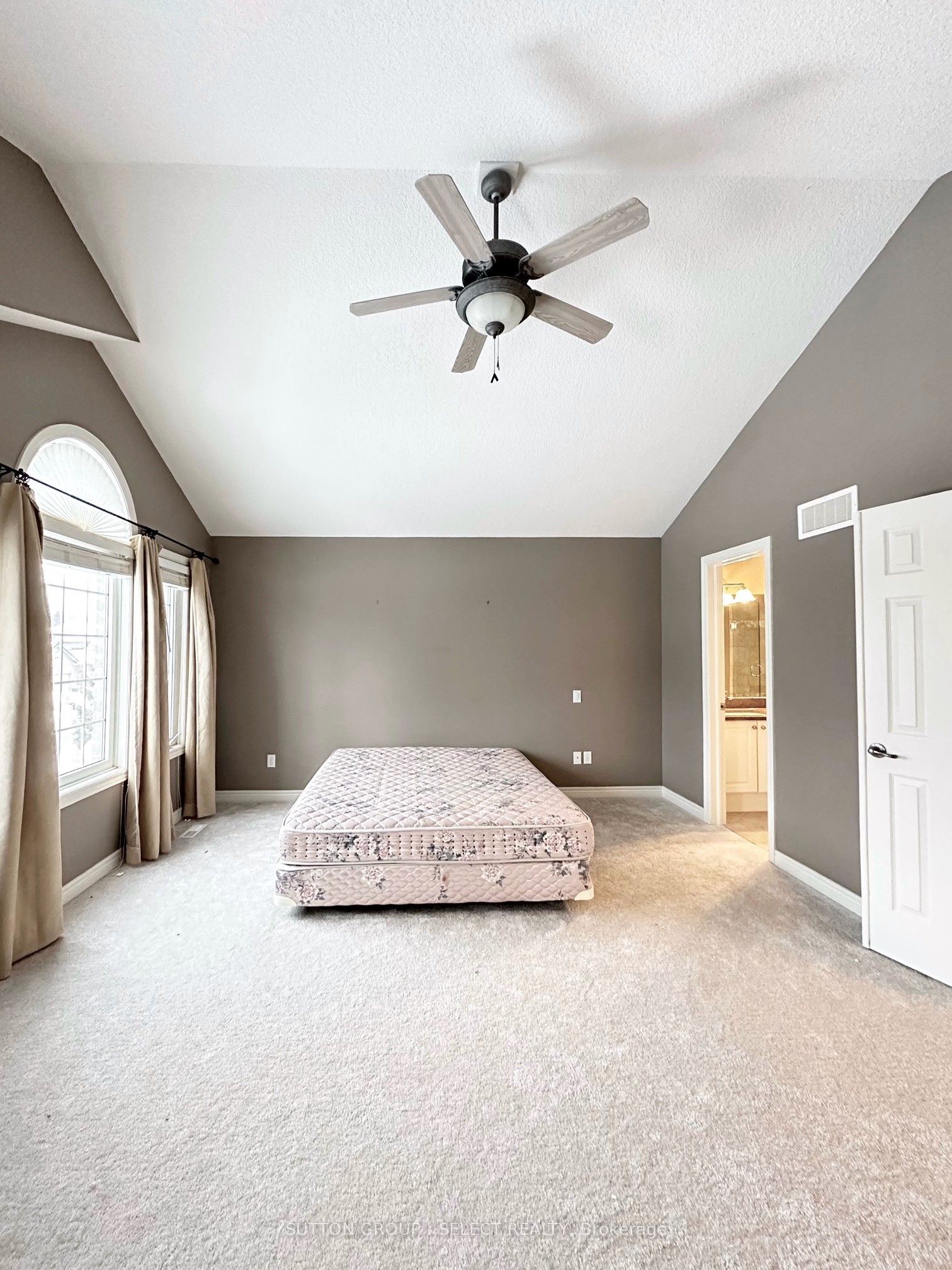 407 Kingbird Court Property Photo 14