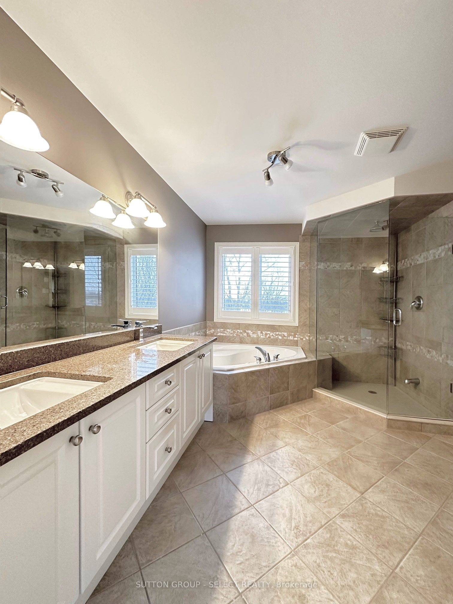 407 Kingbird Court Property Photo 16