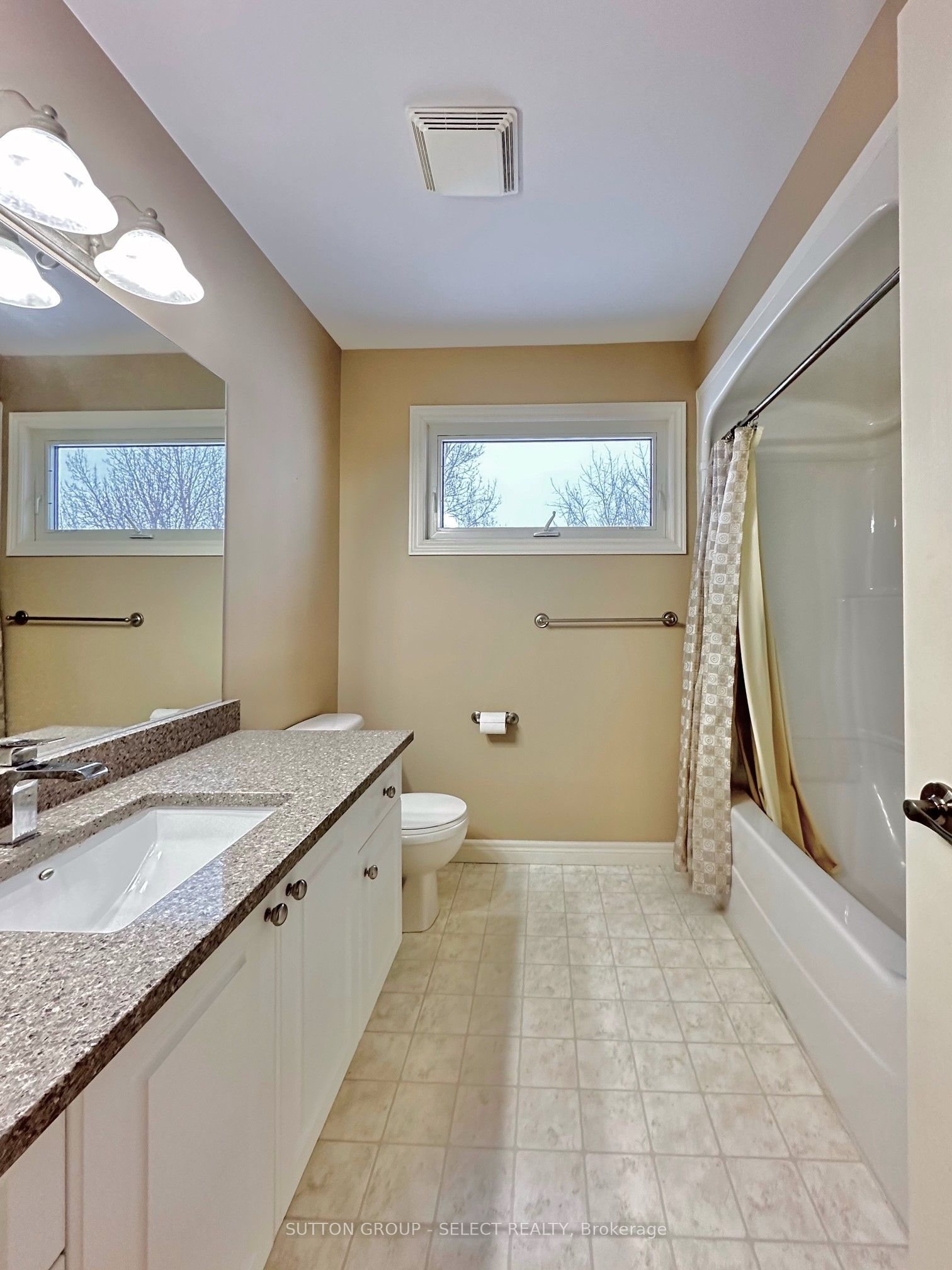 407 Kingbird Court Property Photo 20