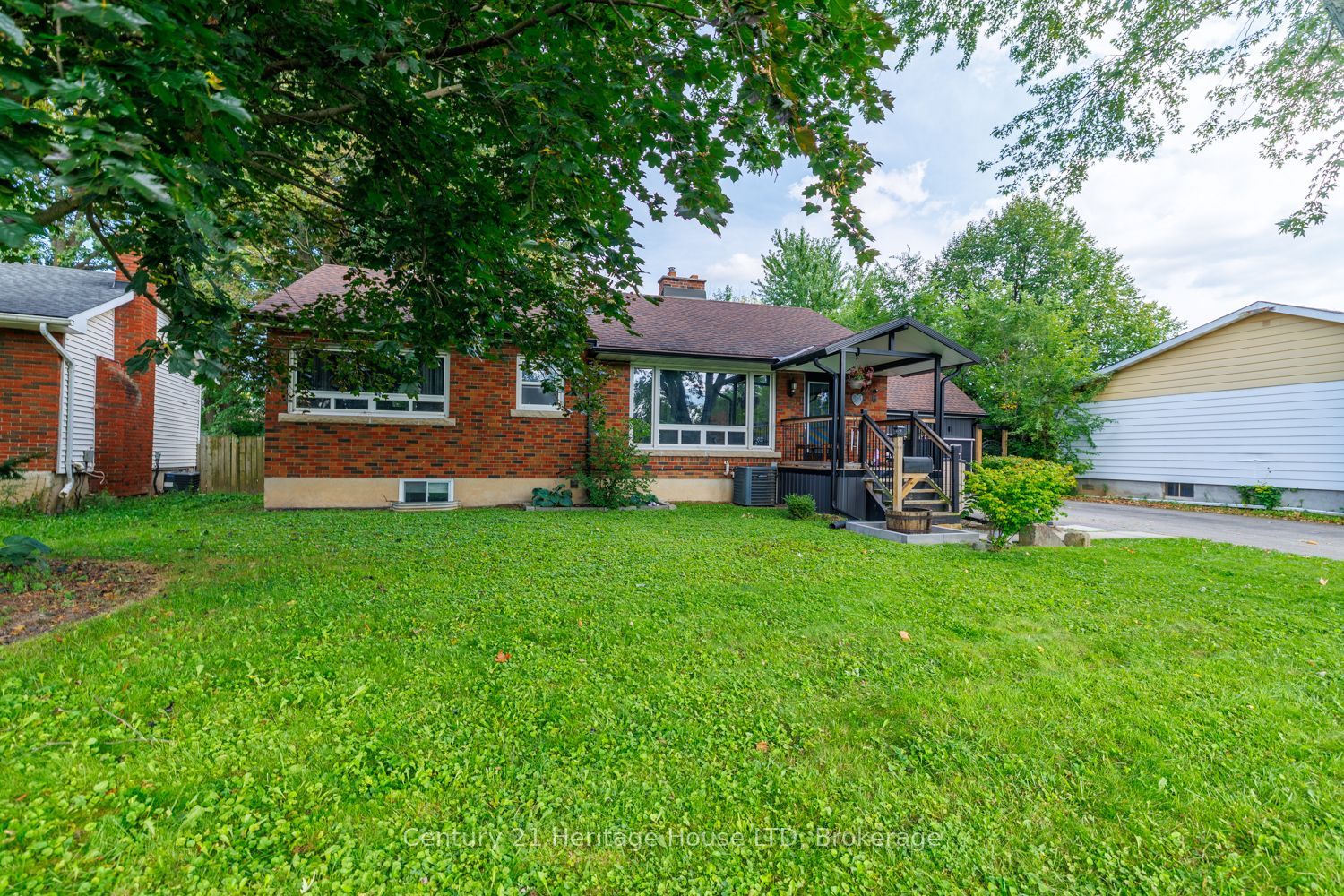 6 Greenock Circle Property Photo 3