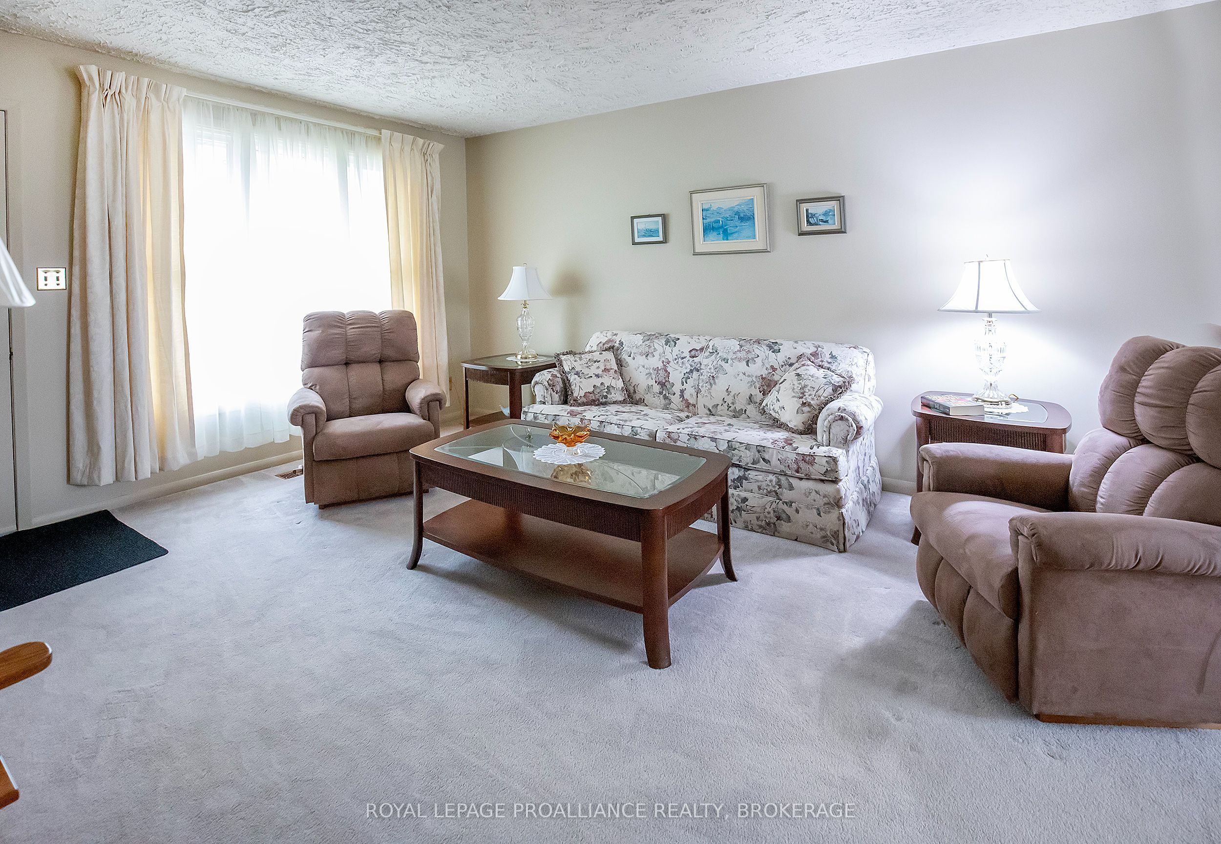 676 Willis Street Property Photo 4
