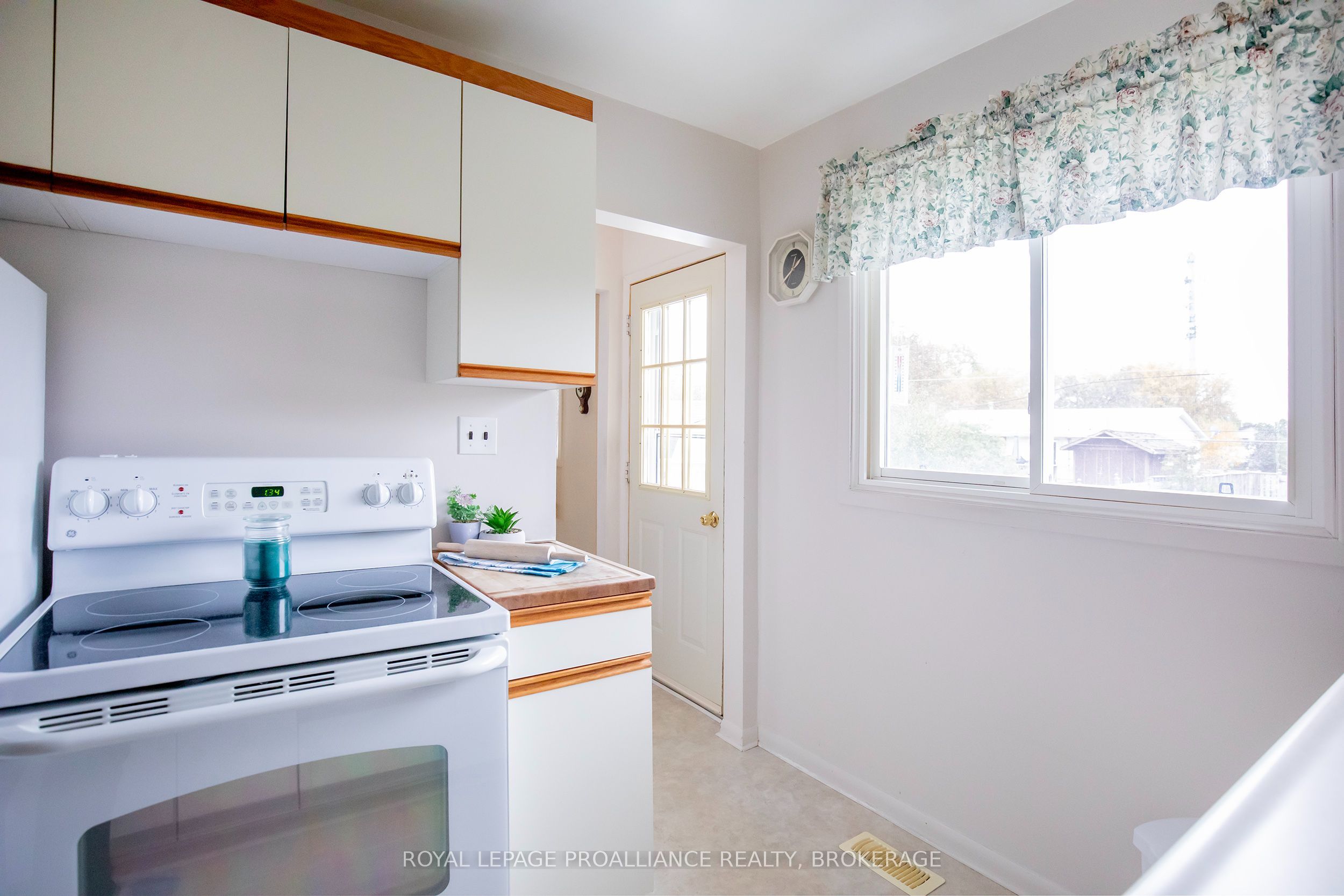 676 Willis Street Property Photo 5