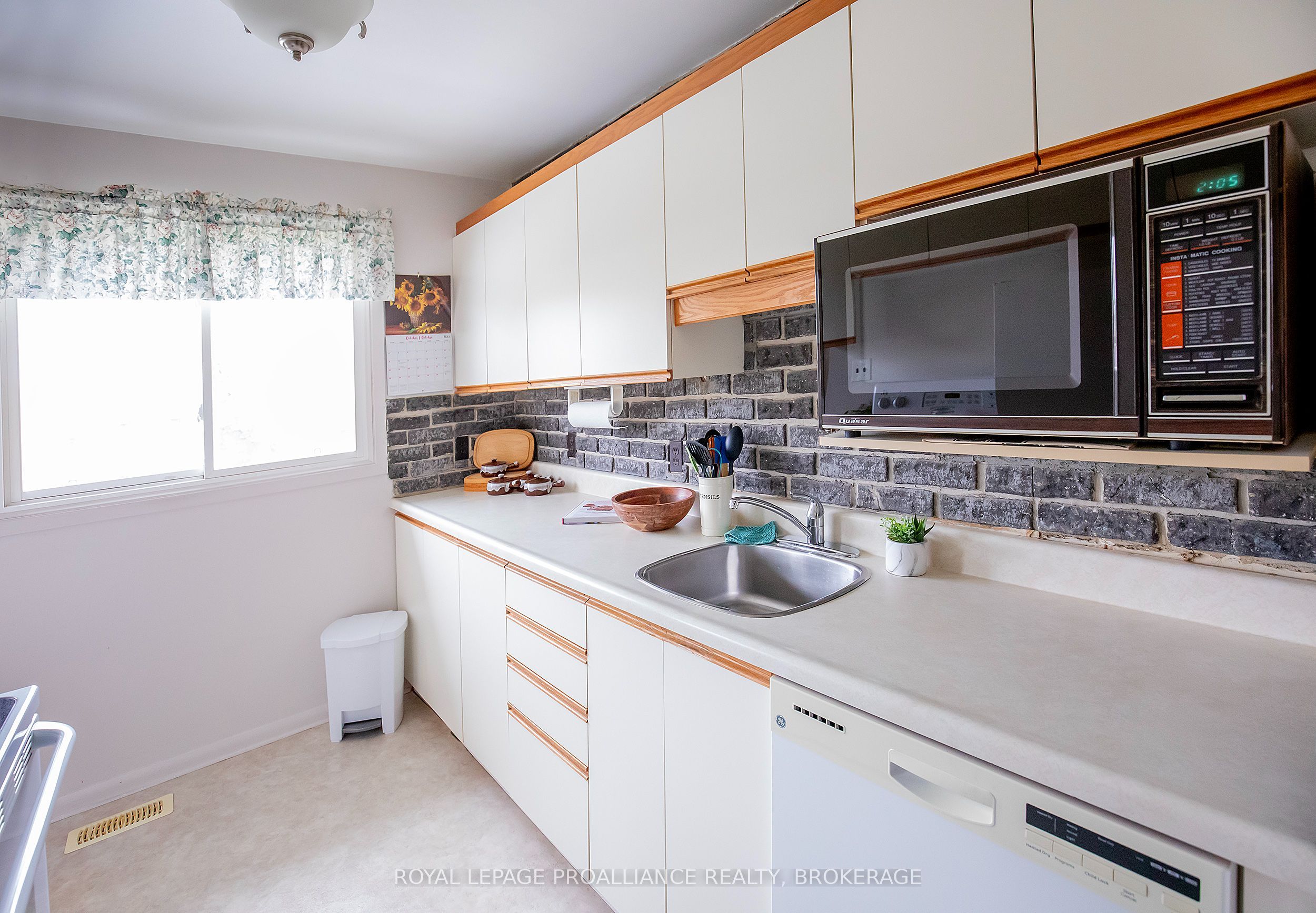 676 Willis Street Property Photo 6