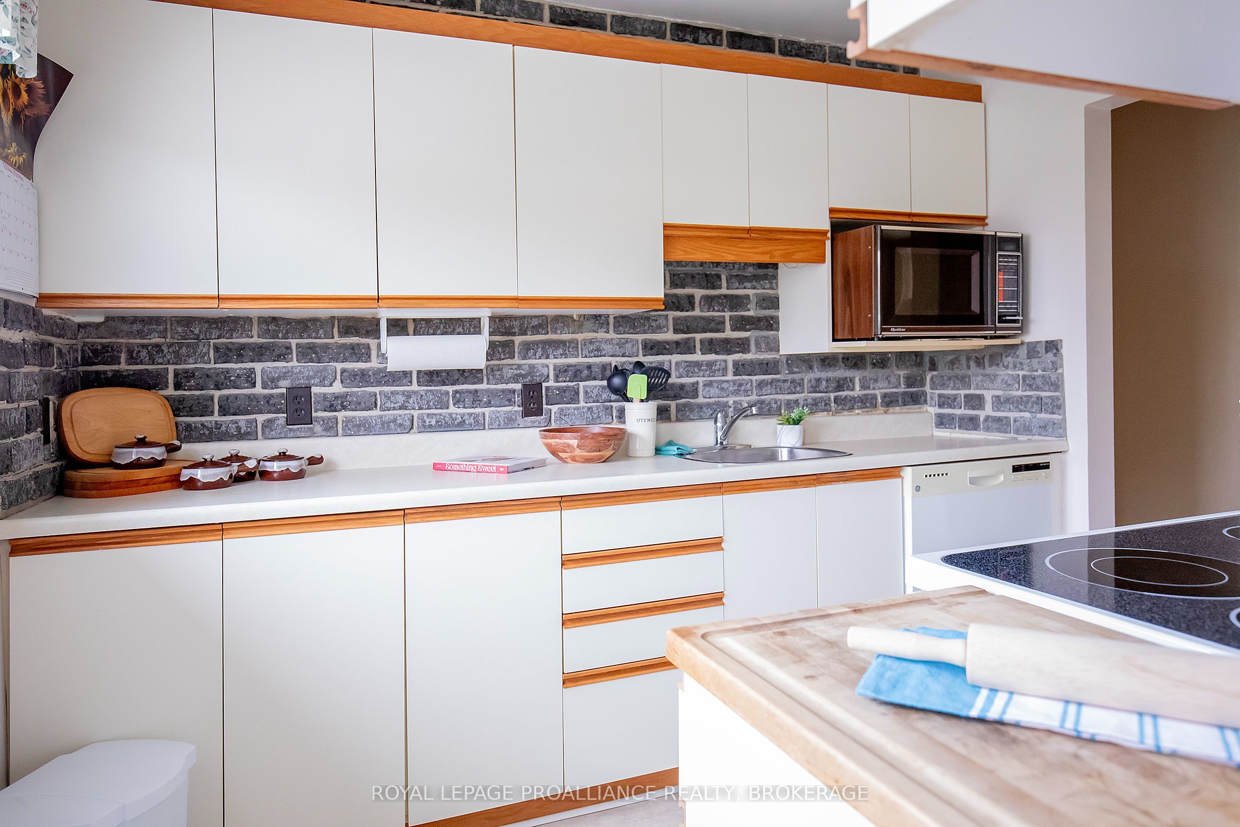 676 Willis Street Property Photo 7