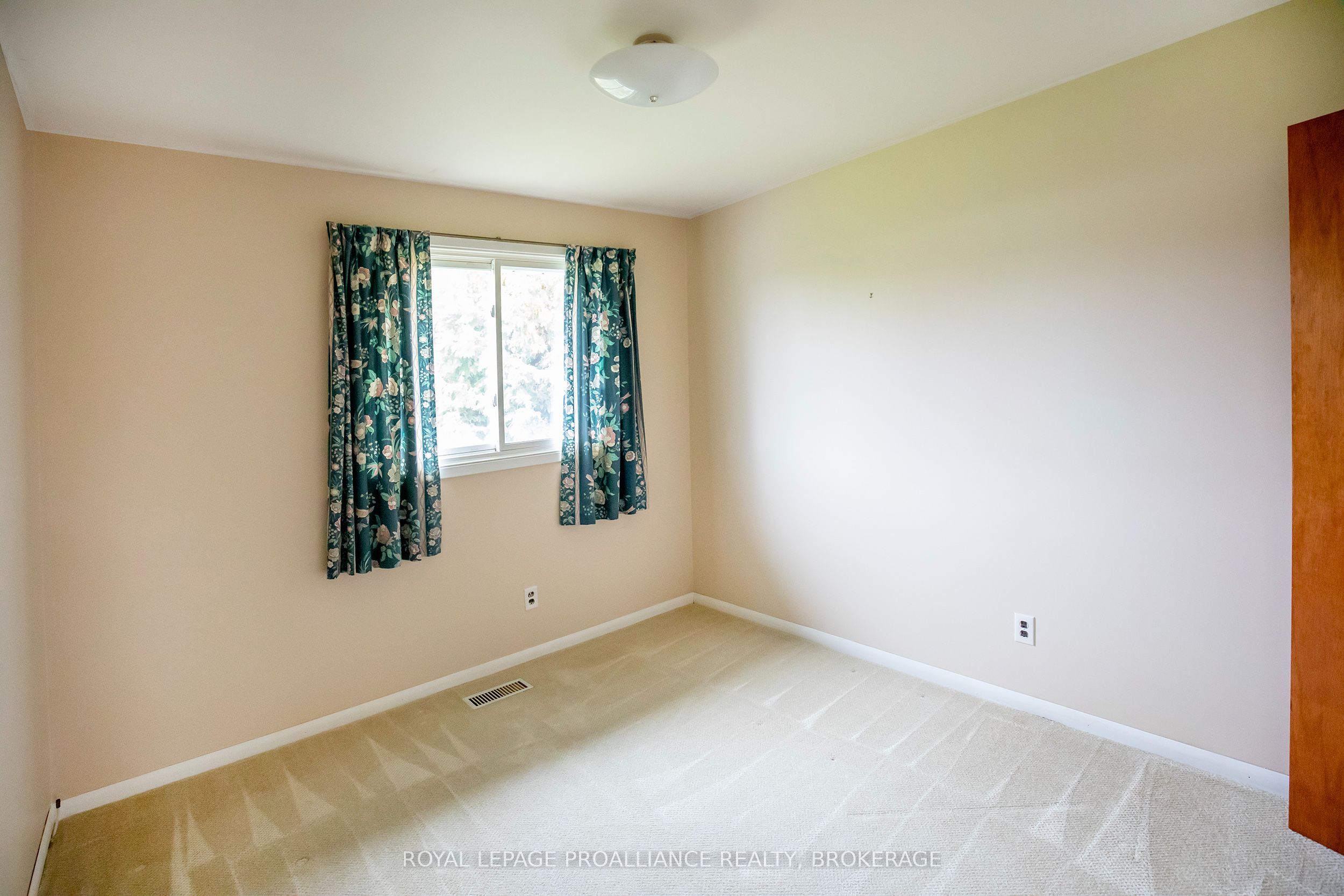 676 Willis Street Property Photo 10