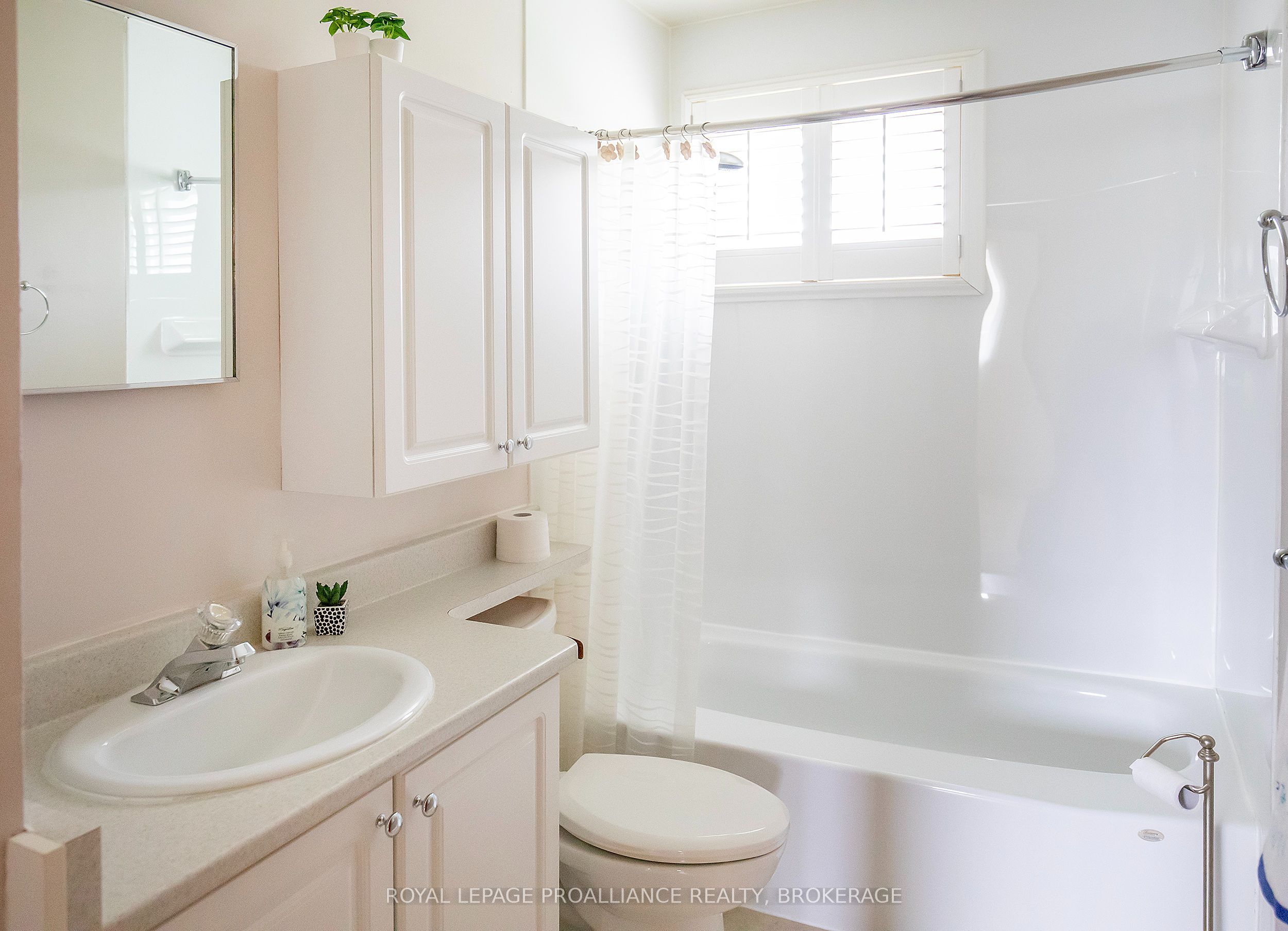 676 Willis Street Property Photo 13