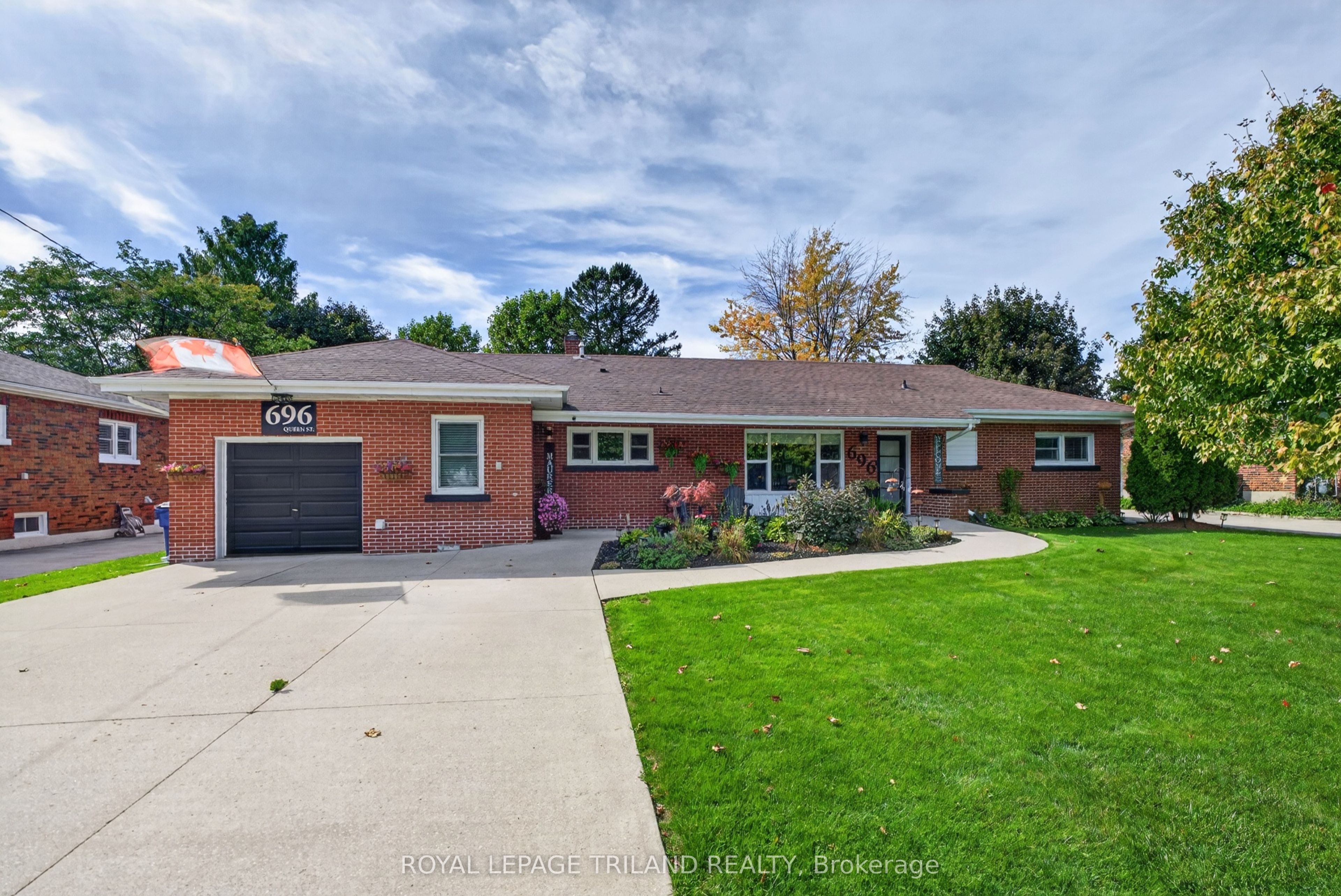 696 Queen Street