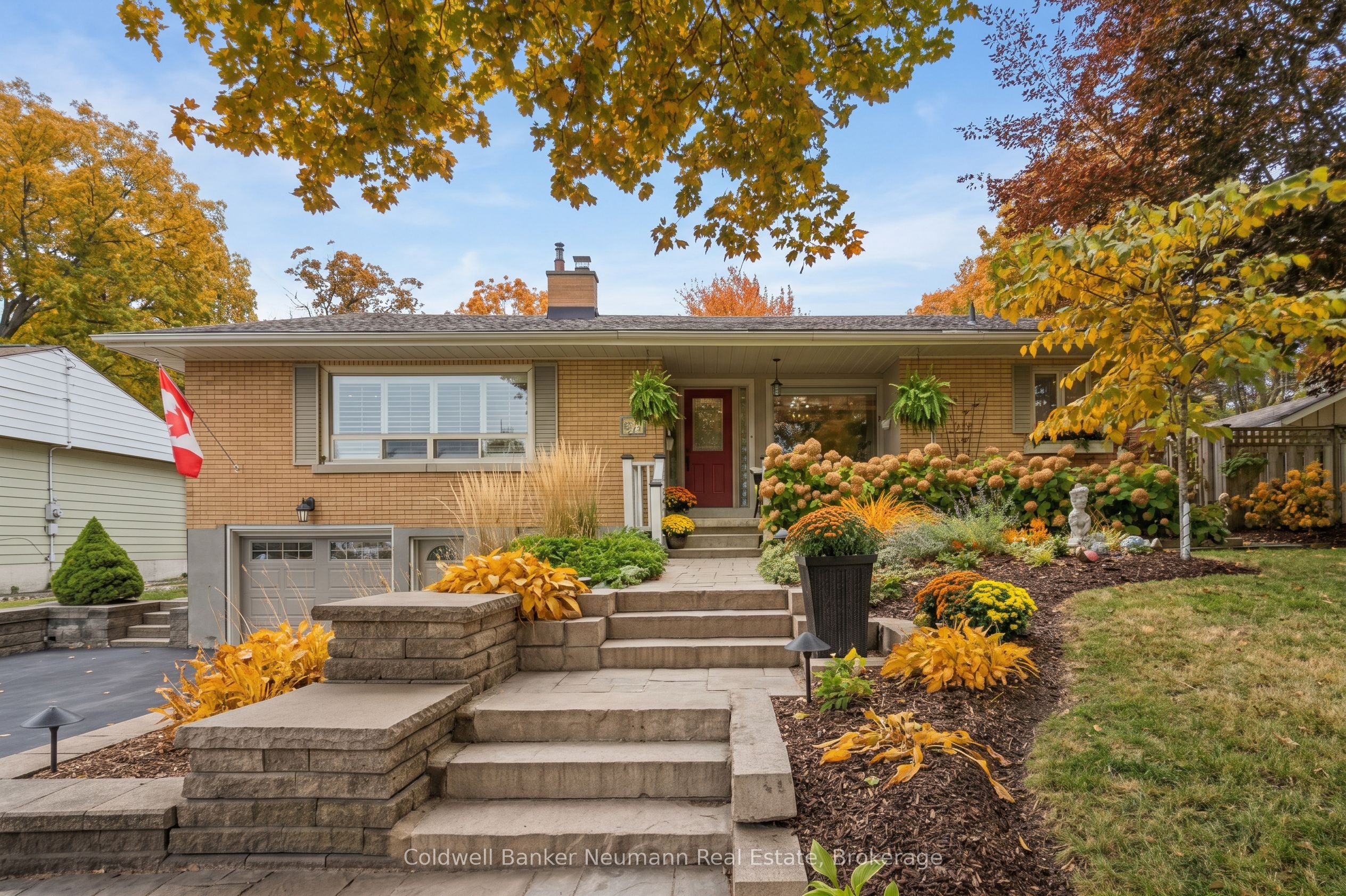 25 Bennett Avenue Property Photo 1
