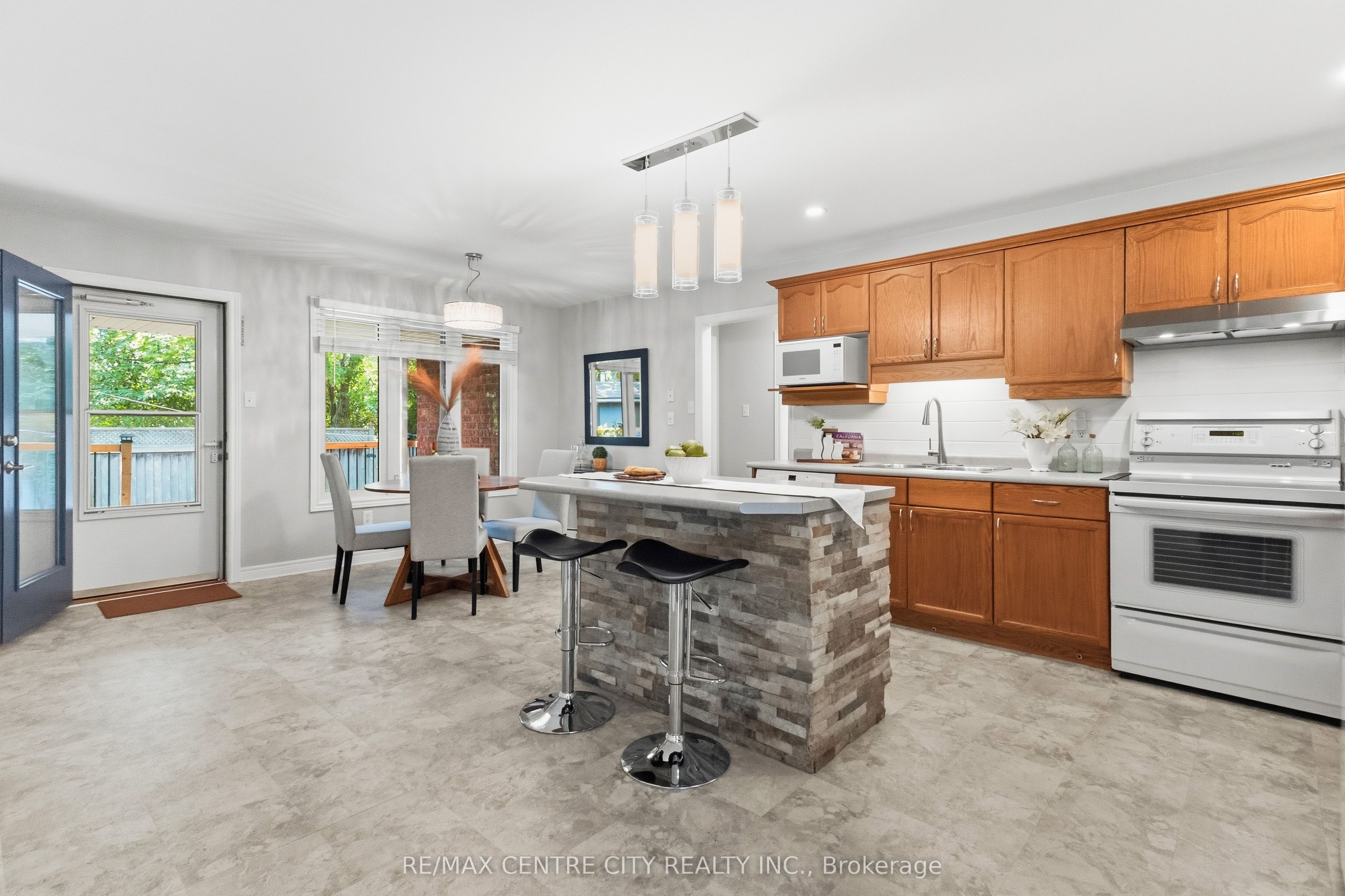 93 Mctaggart Court Property Photo 14