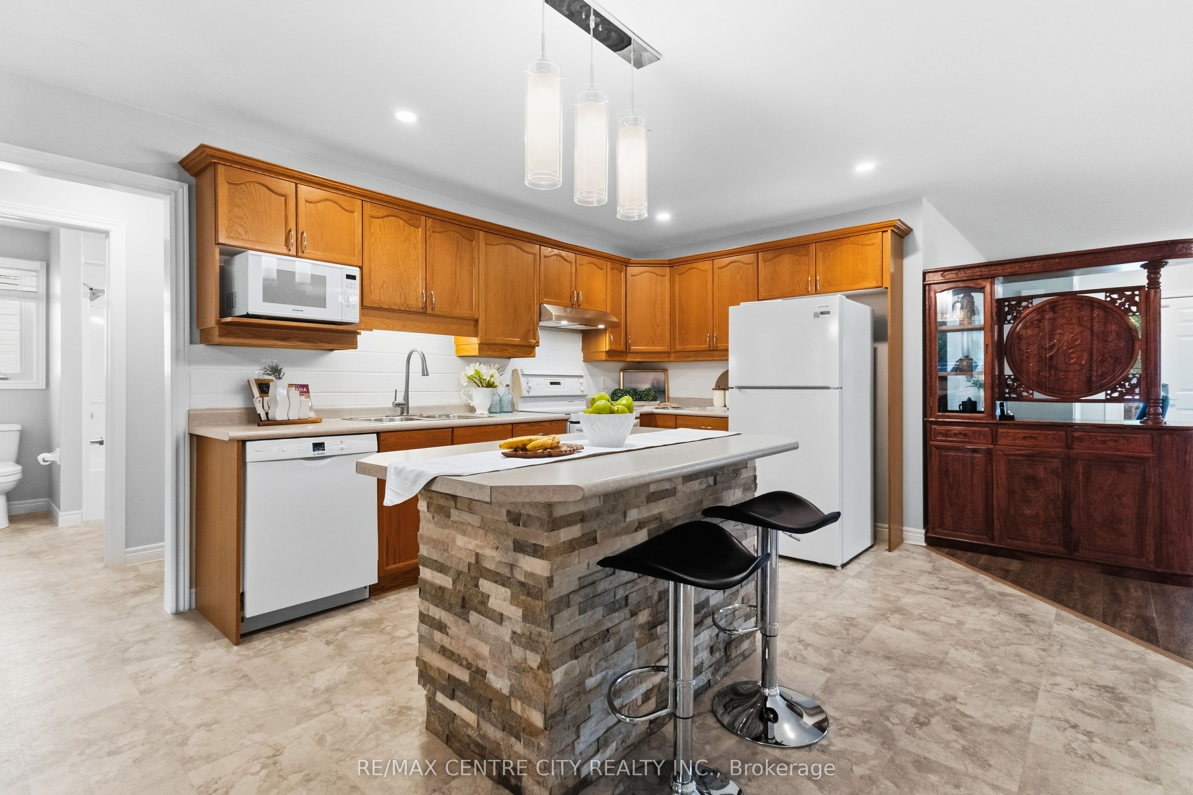93 Mctaggart Court Property Photo 15