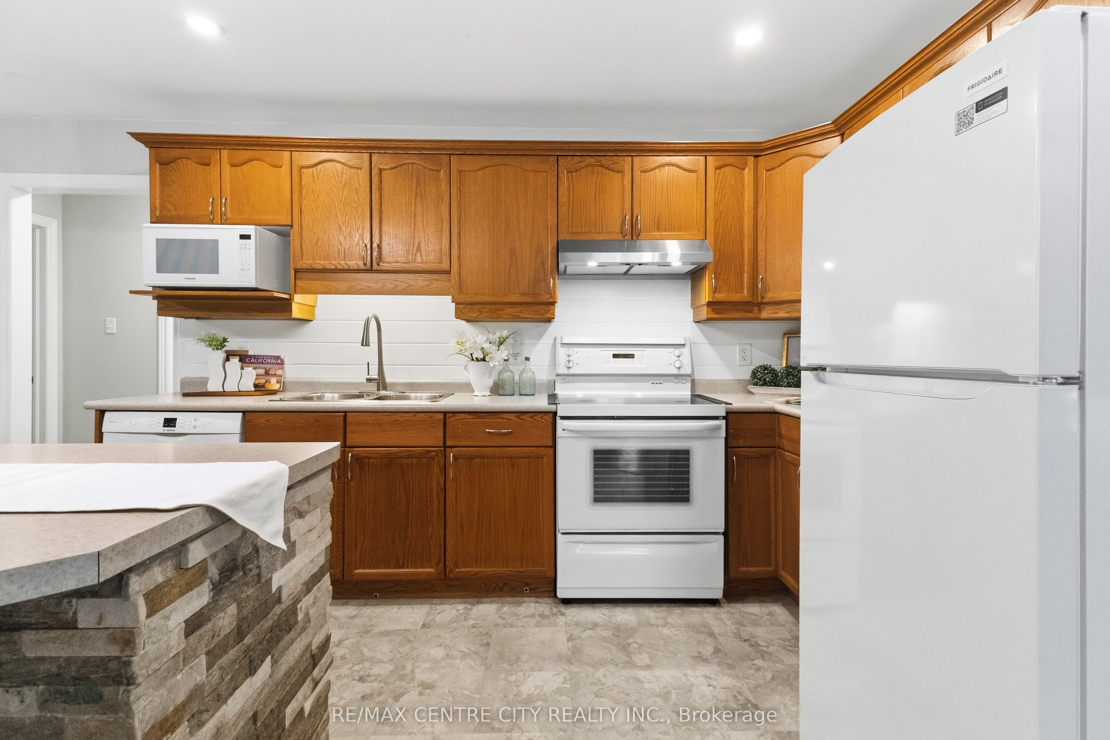 93 Mctaggart Court Property Photo 16