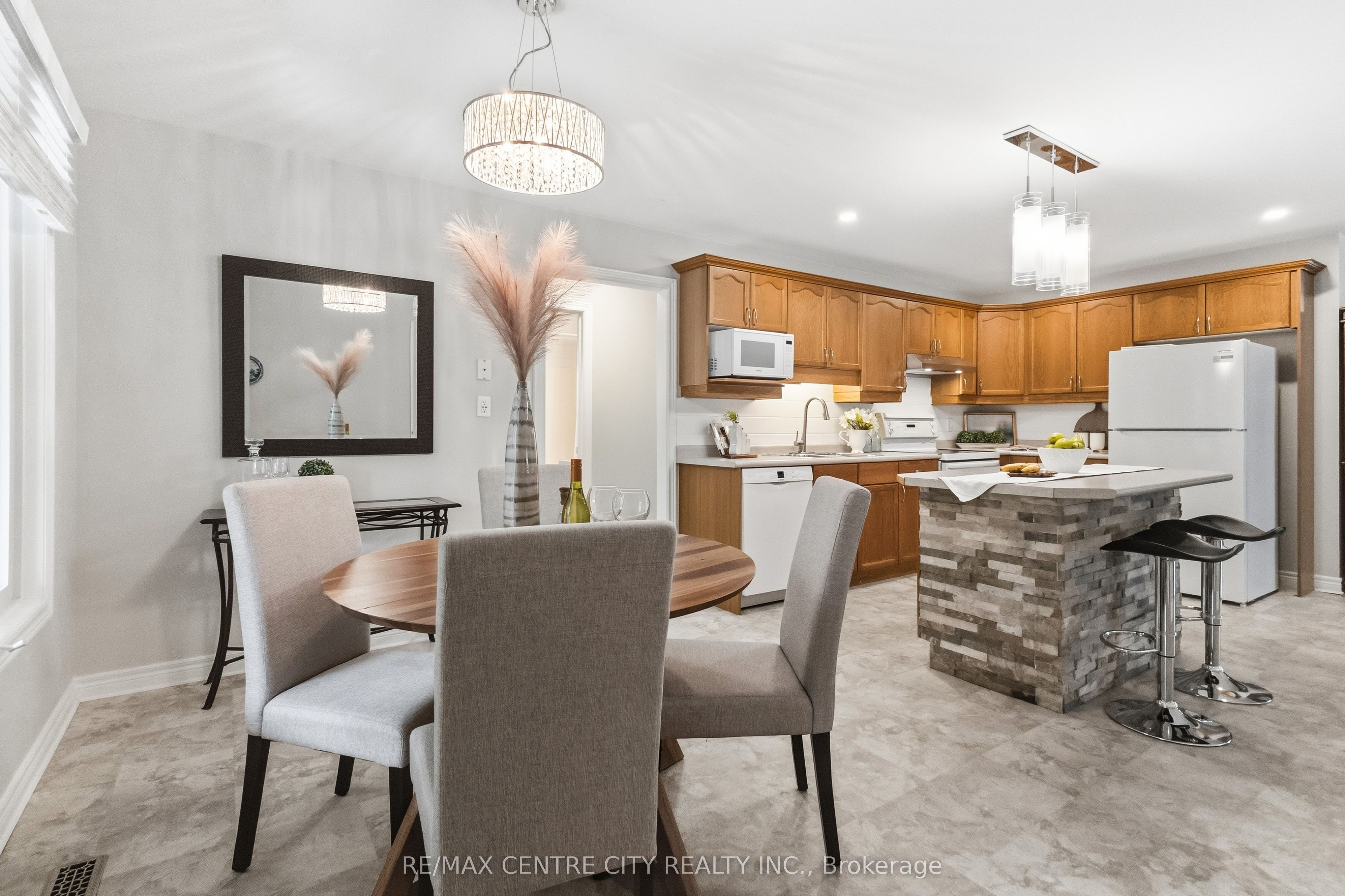 93 Mctaggart Court Property Photo 20