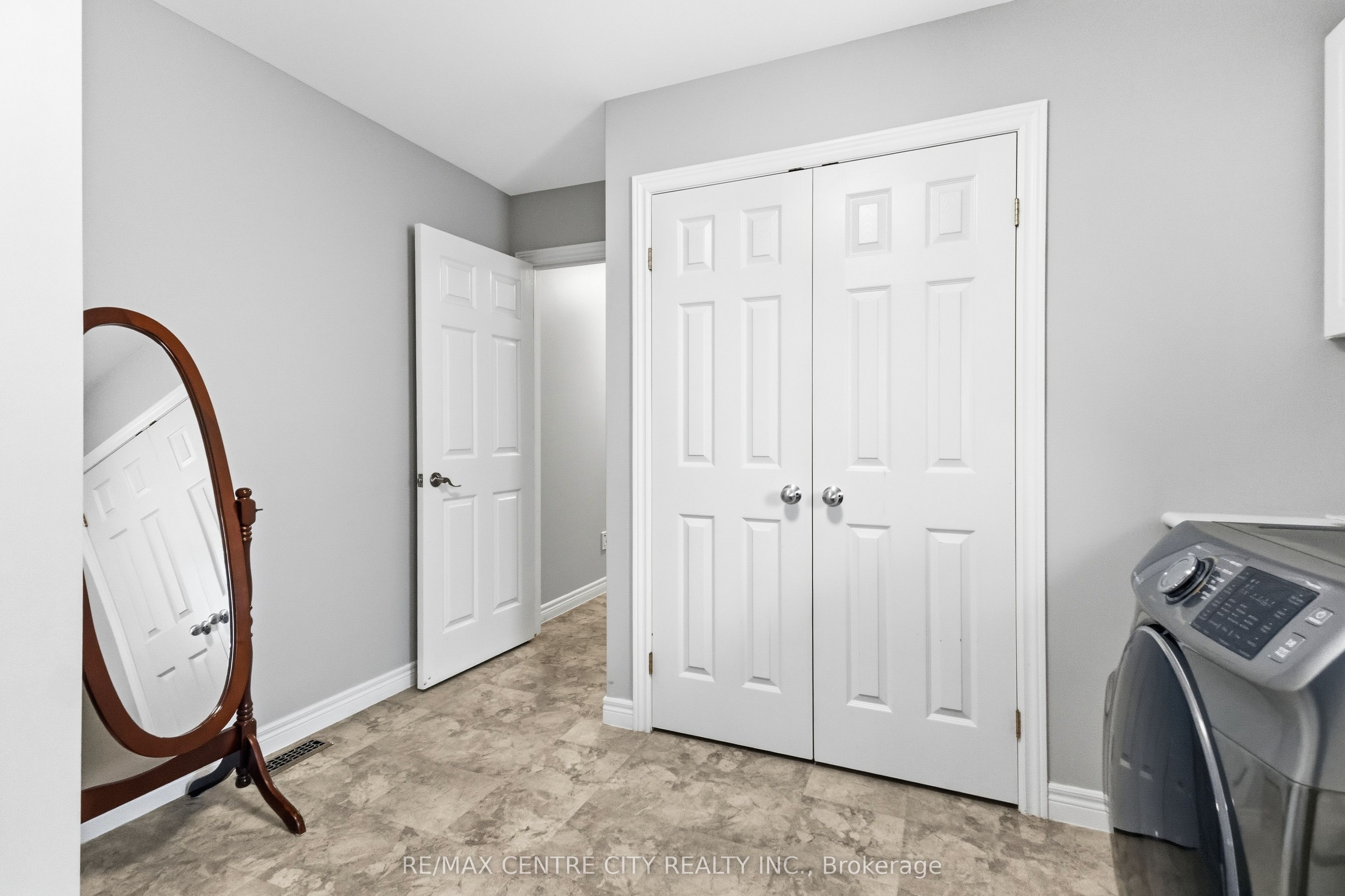 93 Mctaggart Court Property Photo 30