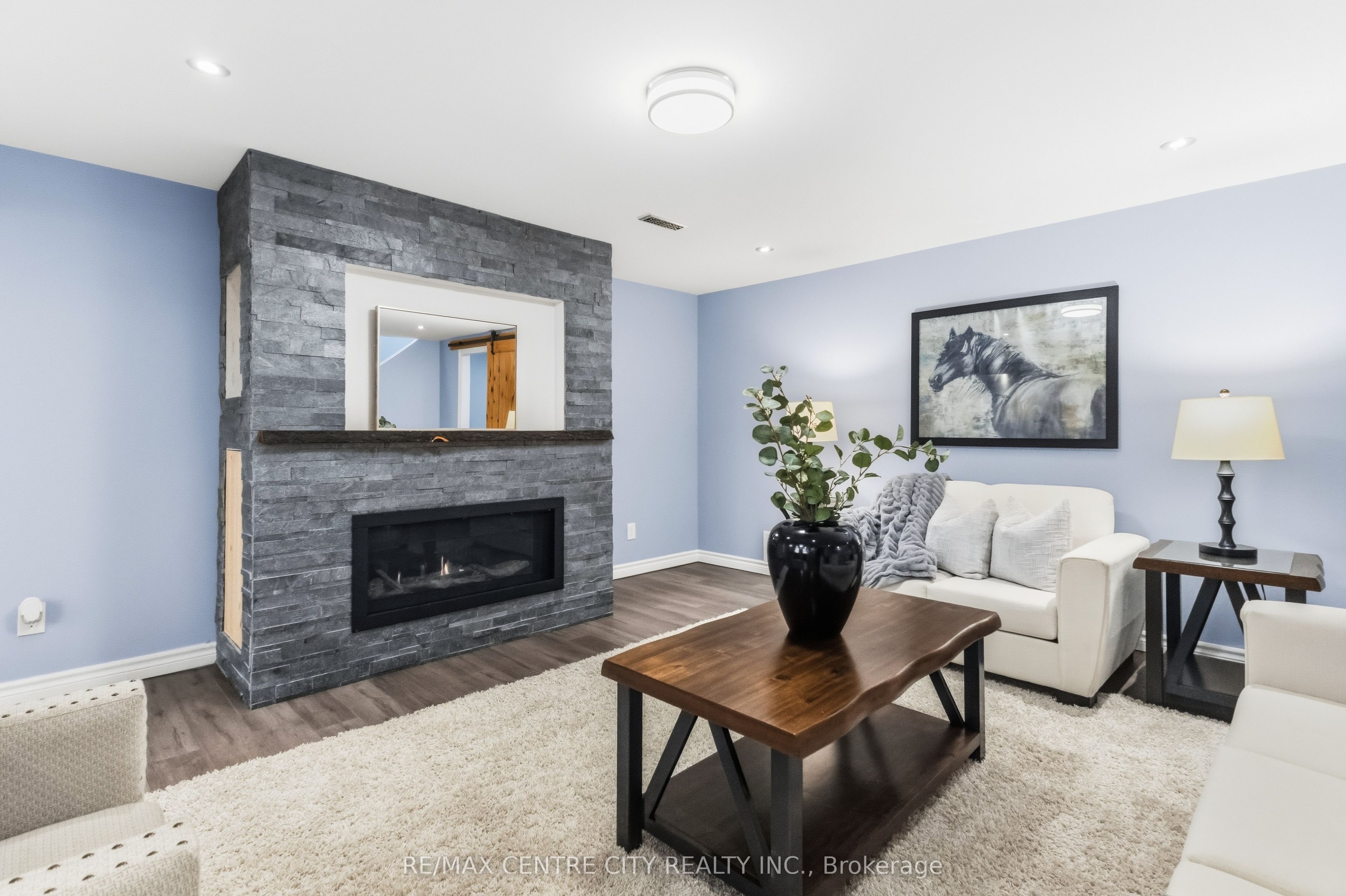 93 Mctaggart Court Property Photo 32
