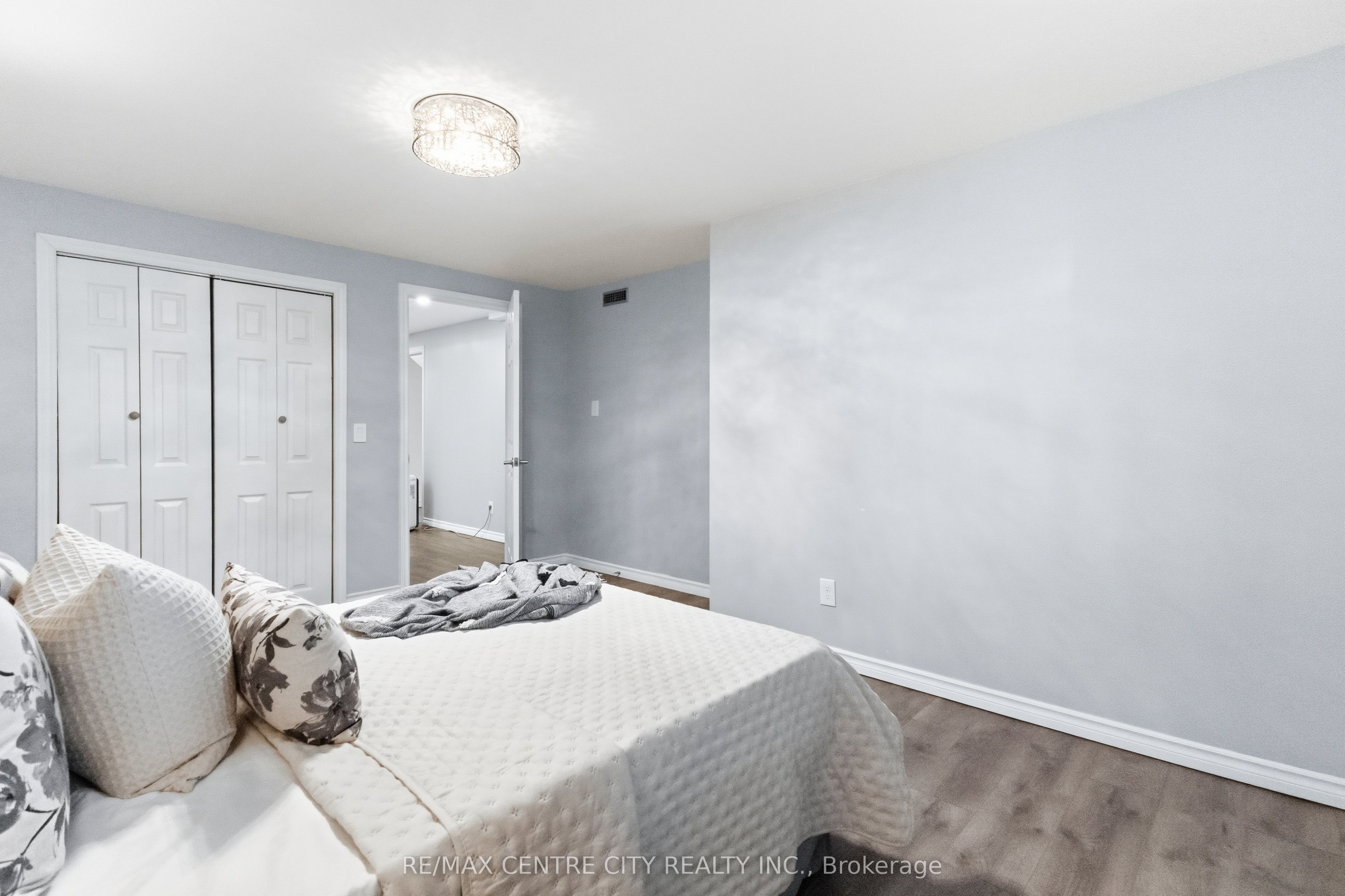 93 Mctaggart Court Property Photo 43
