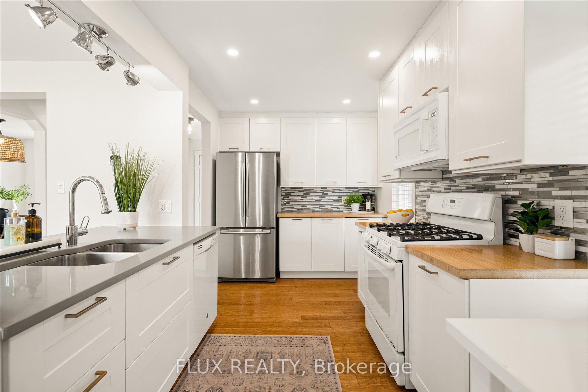 113 Adelaide Street Property Photo 14