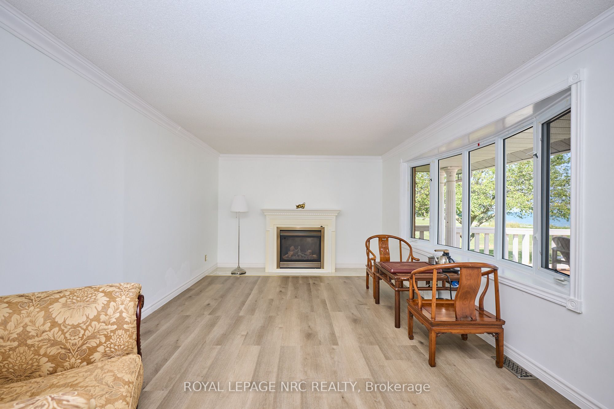 4040 Lakeshore Road Property Photo 8