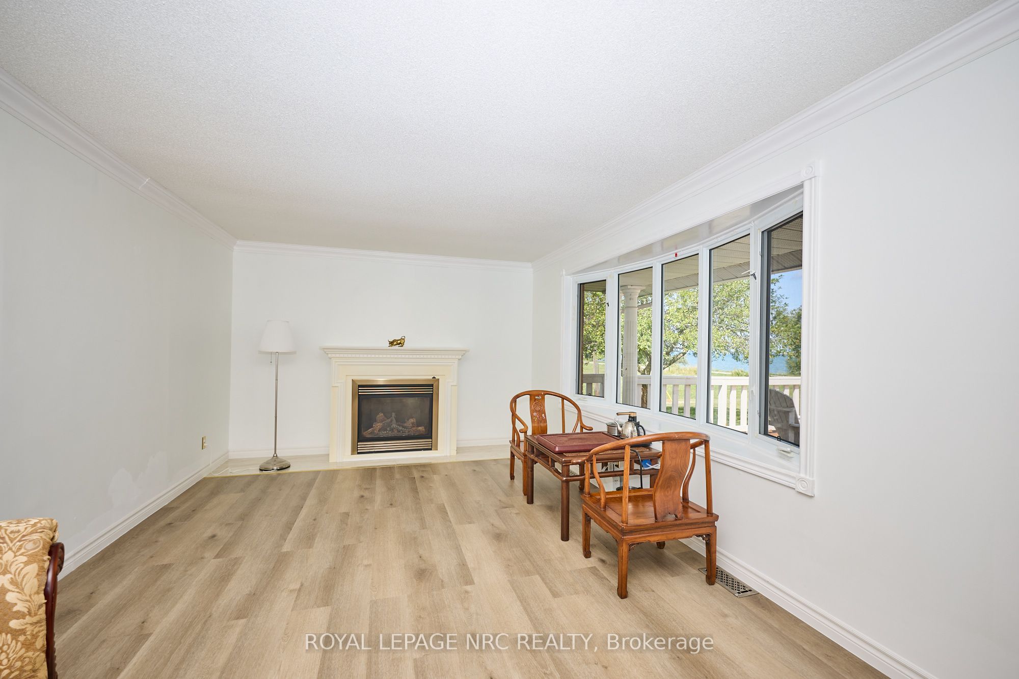 4040 Lakeshore Road Property Photo 9
