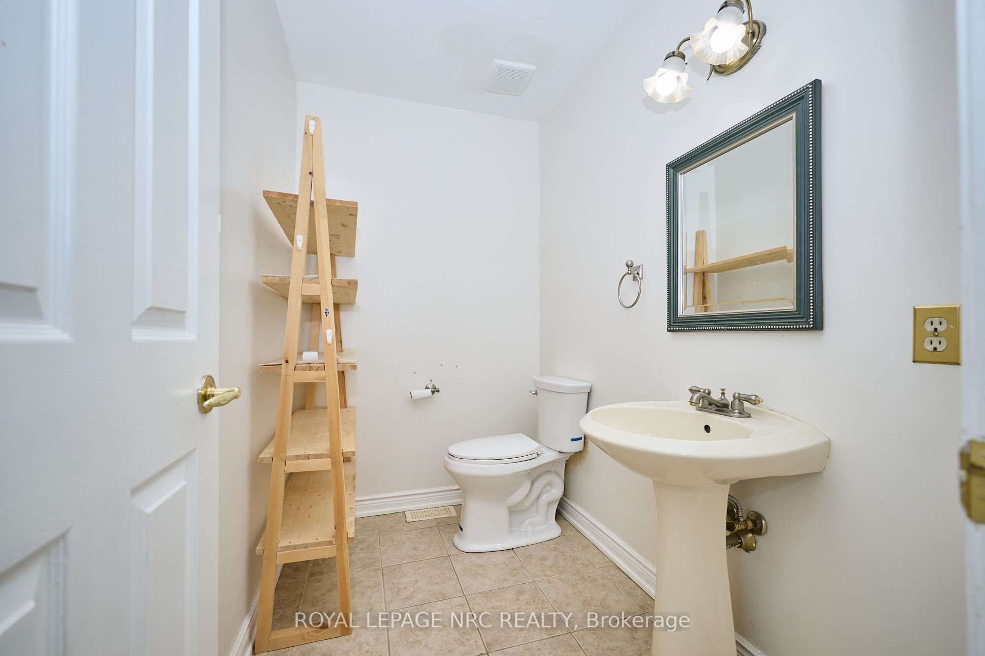 4040 Lakeshore Road Property Photo 12