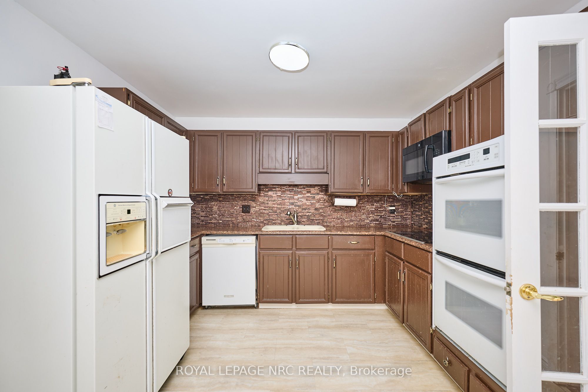 4040 Lakeshore Road Property Photo 19