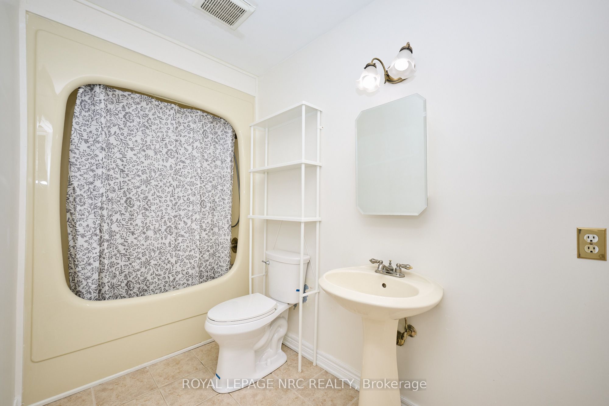 4040 Lakeshore Road Property Photo 22