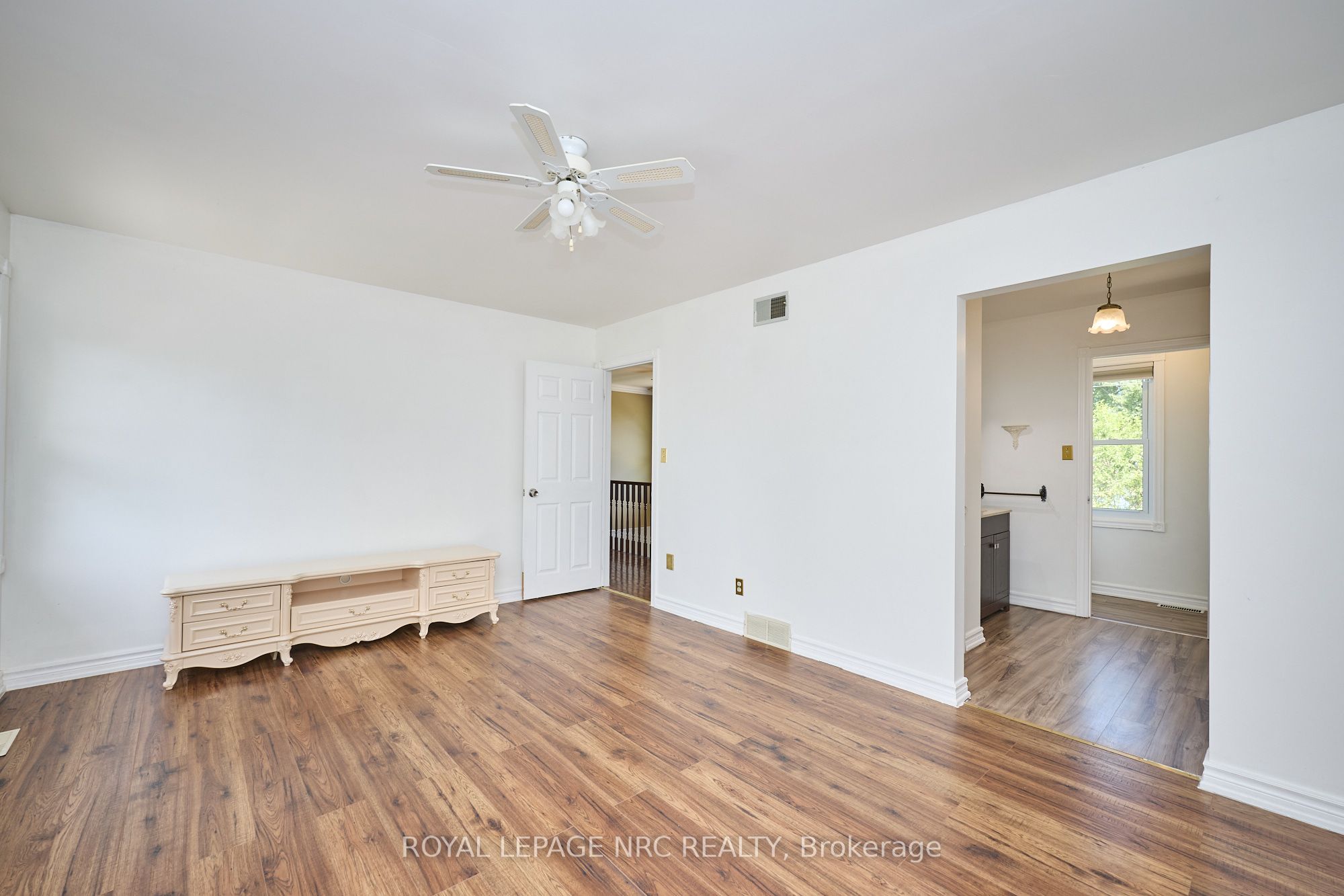 4040 Lakeshore Road Property Photo 25